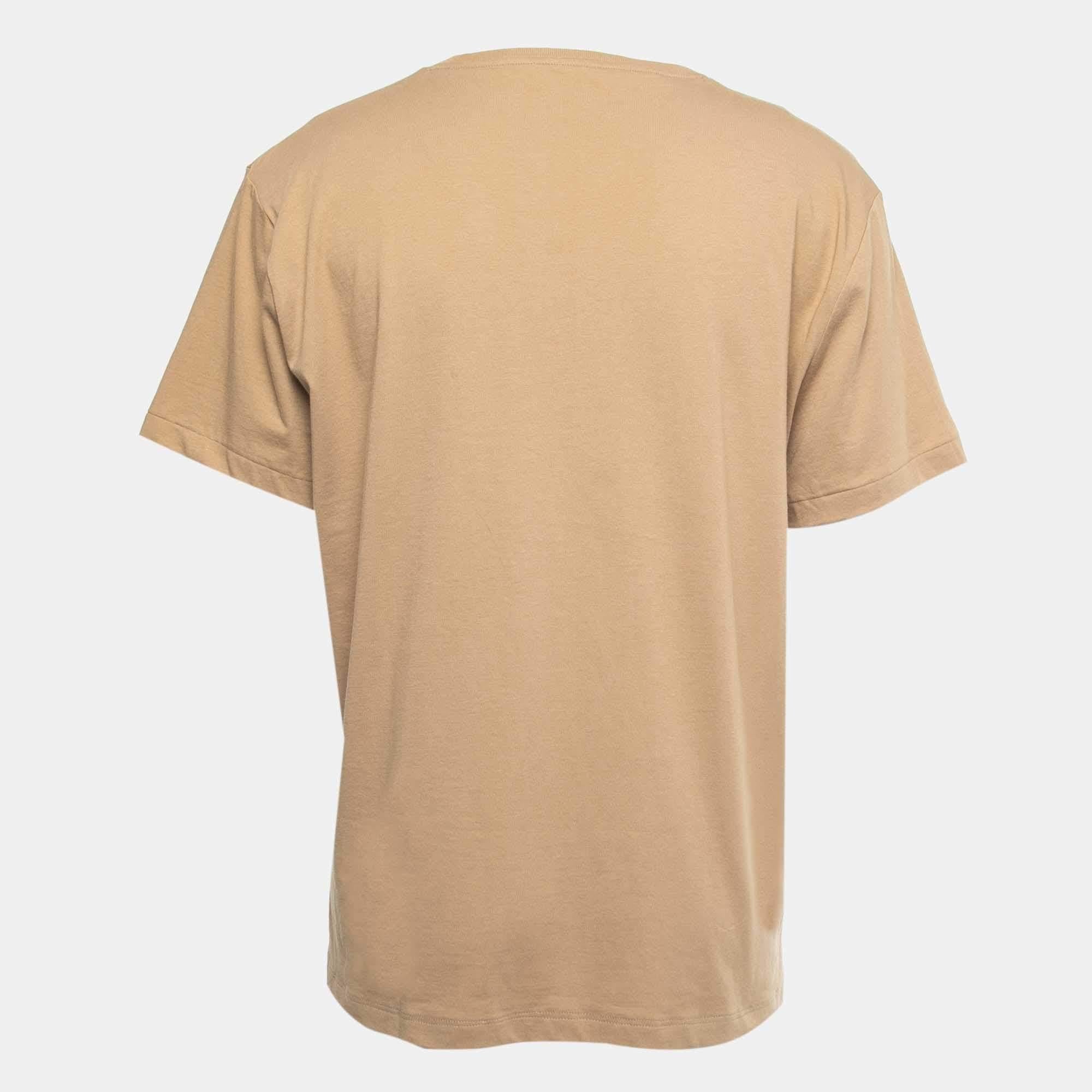 Perfect for casual outings or errands, this T-shirt is the best piece to feel comfortable and stylish in. It flaunts a catchy shade and a relaxed fit.

