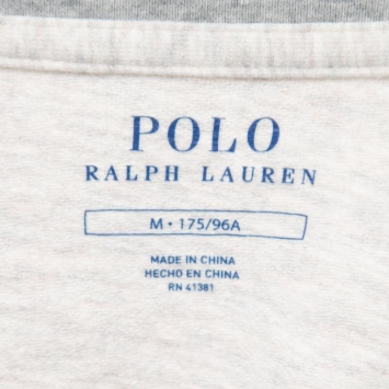 Ottieni il comfort e il giusto stile casual con questa T-shirt firmata. Progettata per essere affidabile e durevole, la creazione presenta una scollatura semplice e dettagli firmati.
