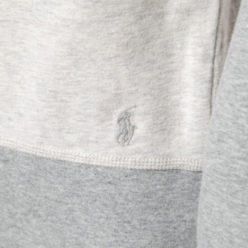 Grigio Polo Ralph Lauren Maglietta girocollo in cotone grigio chiaro a manica lunga M. T. I. in vendita
