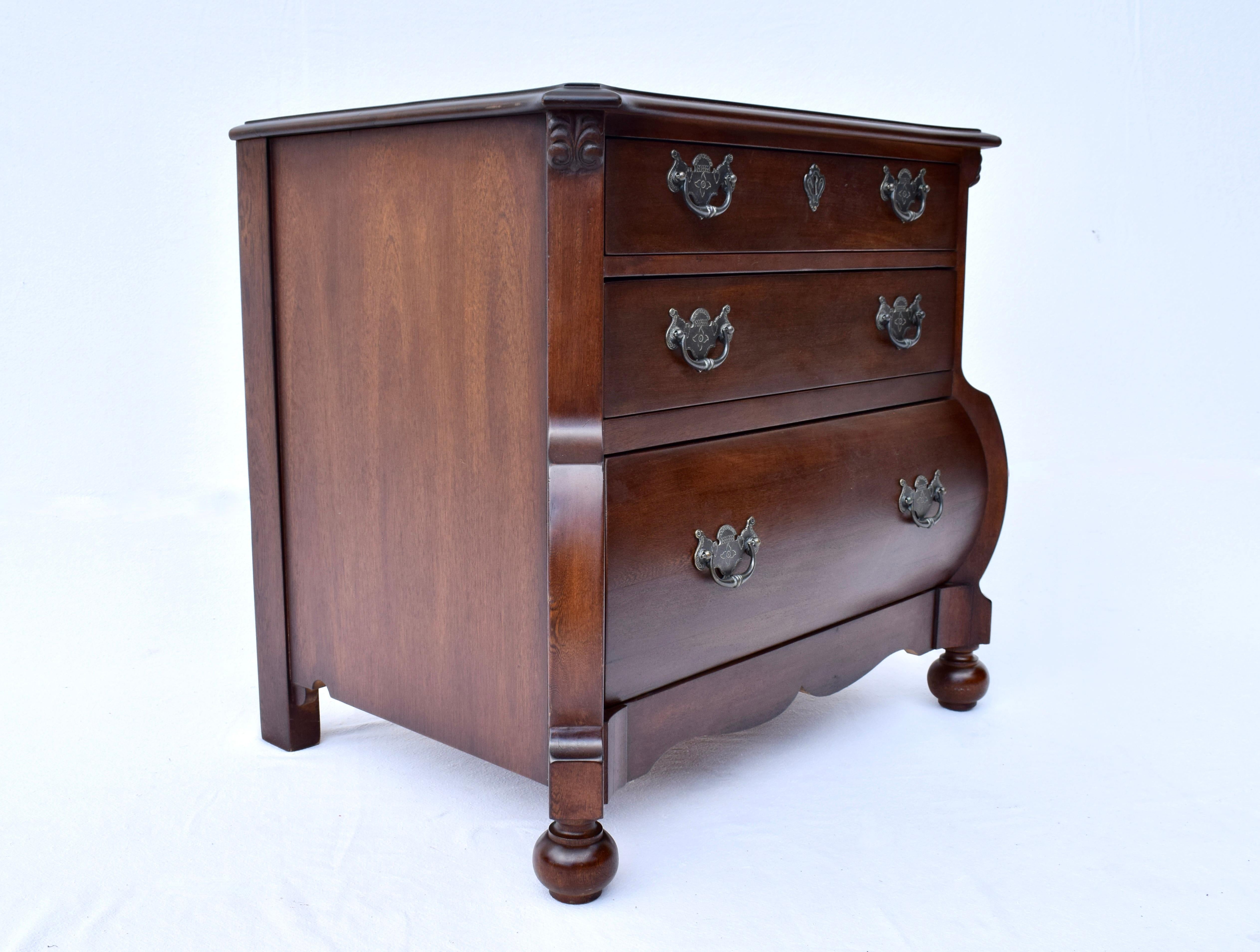 Ralph Lauren Italian Mahogany Bombay Form Chest In Good Condition In Southampton, NJ