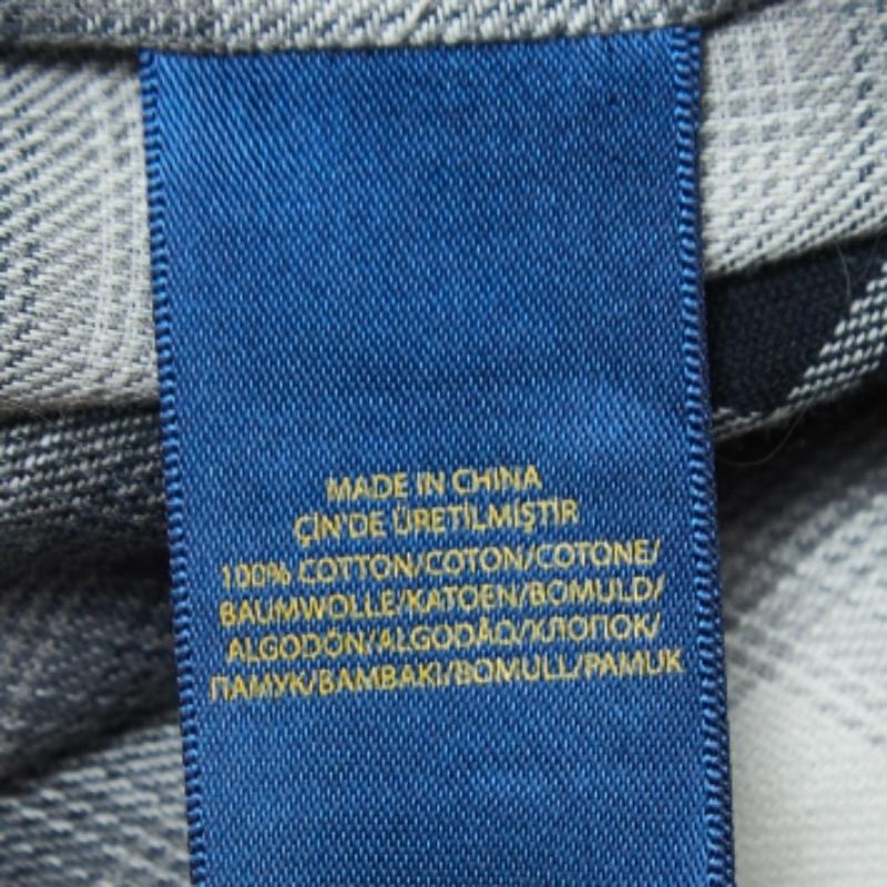 Las camisas son una parte indispensable de un armario, así que esta marca te trae una creación tan versátil como elegante. Se ha confeccionado con material de calidad en un tono versátil. La camiseta está detallada con elementos de la firma y un