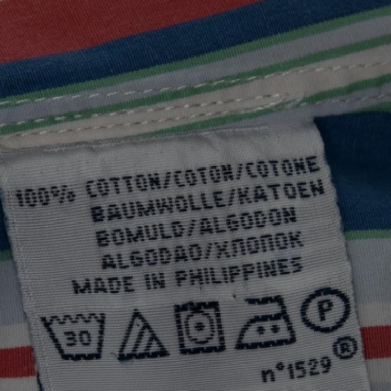 Le camicie sono una parte indispensabile del guardaroba, quindi Polo Ralph Lauren ti propone una creazione versatile e confortevole. È stato realizzato su misura in cotone e ricoperto di strisce. La camicia è caratterizzata da bottoni frontali,