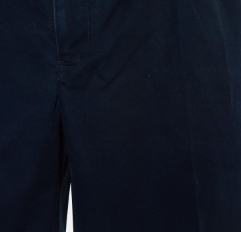 Les vacances à la plage nécessitent un short comme celui-ci. Confectionné dans un tissu de haute qualité, ce short est agrémenté de détails classiques et présente une longueur superbe. A porter avec des T-shirts.