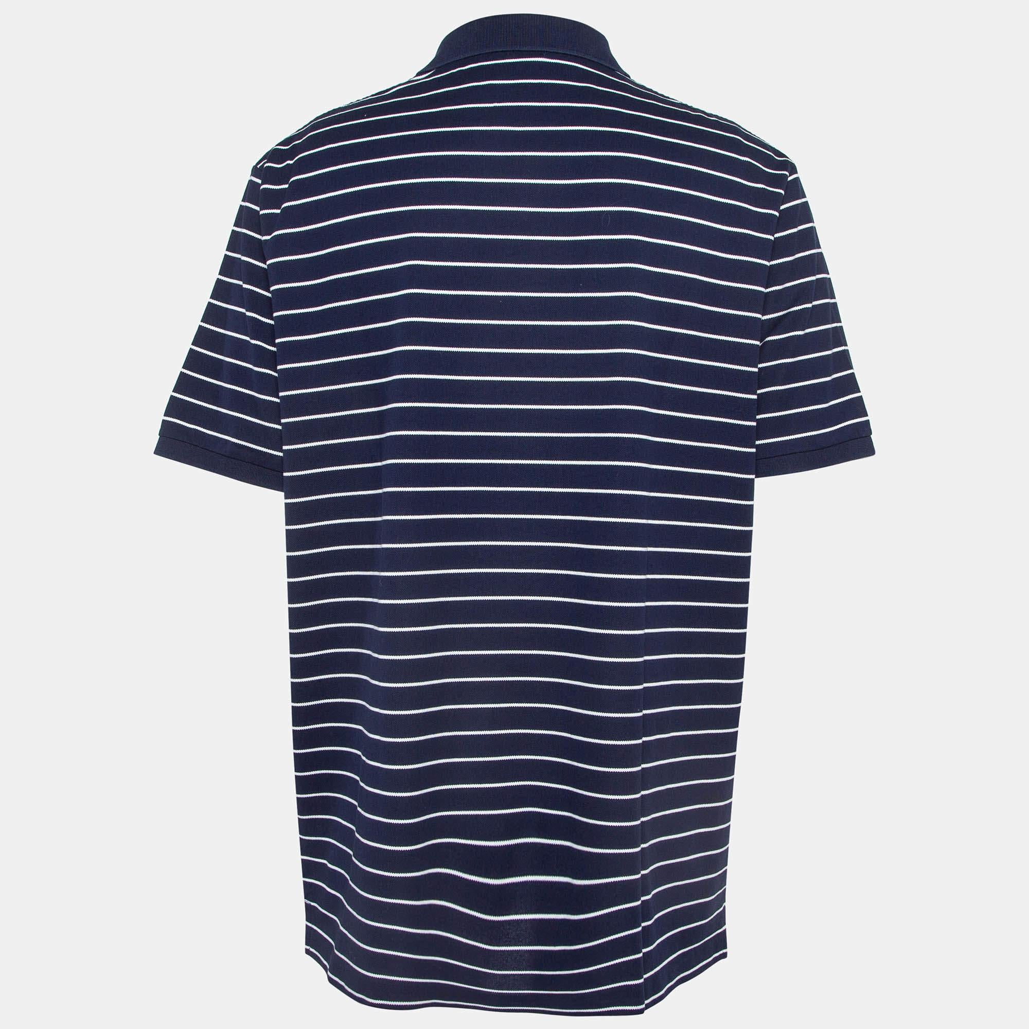 Le magliette polo sono sempre state un classico per chiunque. Questa versione è realizzata su misura utilizzando i migliori tessuti per una vestibilità confortevole. Completa il tuo look casual con un paio di pantaloncini e scarpe da ginnastica. 
