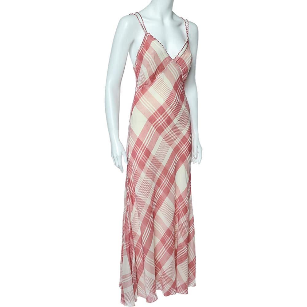 Bring summertime refreshment and poise to your wardrobe with this dress from Polo Ralph Lauren! It is tailored using pink checkered twill and flaunts a cross detail on the backline, a maxi-length silhouette, and a stunning decollete on the front.