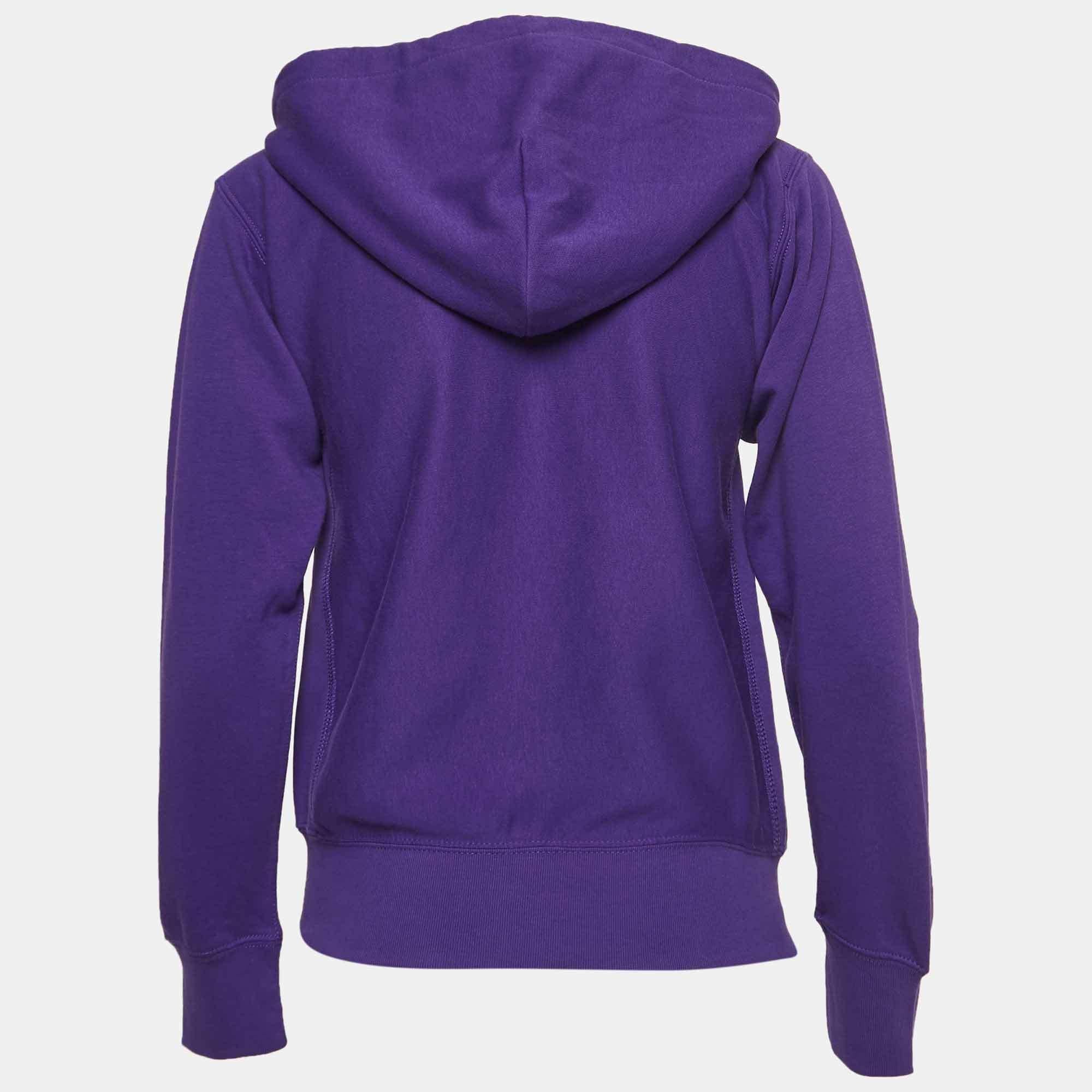 Whether you want to go out on casual outings with friends or just want to lounge around, this sweatshirt is a versatile piece and can be styled in many ways. It has been made using high-grade materials, and the creation will go well with basic denim