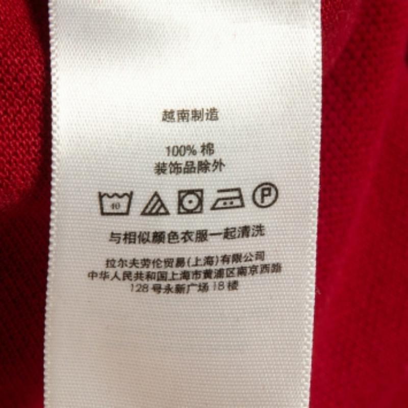 Los polos siempre han sido una elección clásica para cualquiera. Esta iteración está confeccionada con los mejores tejidos para un ajuste cómodo. Completa tu look informal con unos pantalones cortos y unas zapatillas.