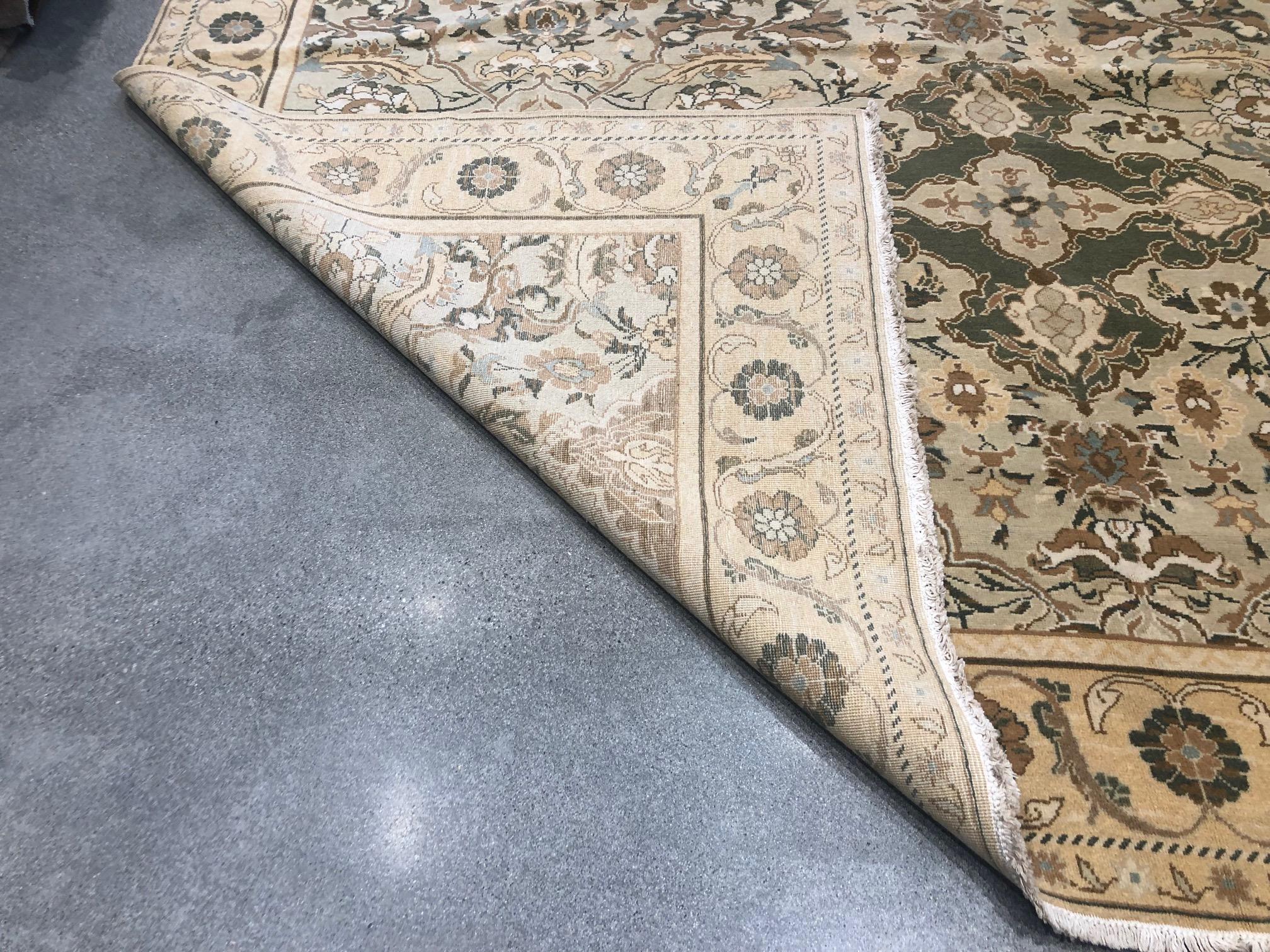 Polonaise Style Floral Rug In New Condition For Sale In Los Angeles, CA