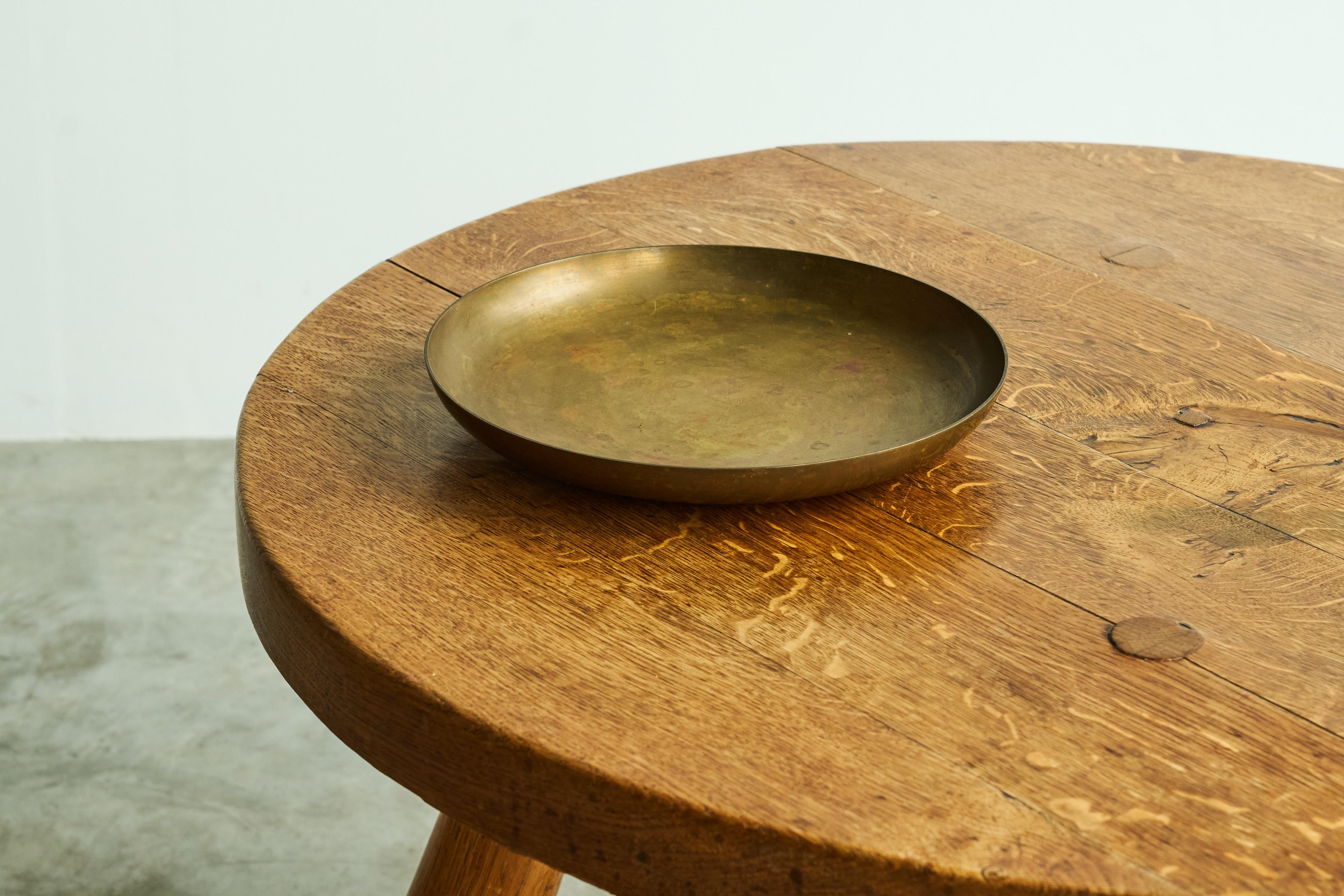 Polotti Arreda Centerpiece or Bowl in Solid Bronze, Italy, Mid 20th Century.

Beautiful and very nicely patinated modernist centerpiece or bowl in solid bronze, made by Polotti Arreda in the middle of the 20th century. 
A very good understated and