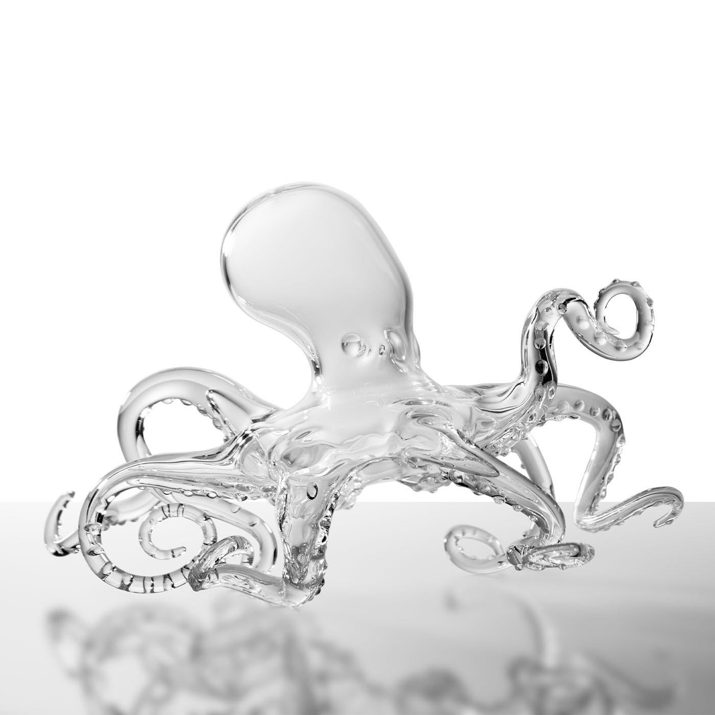 Polpo is a hand-blown glass sculpture that captures the fluidity and grace of an octopus. 