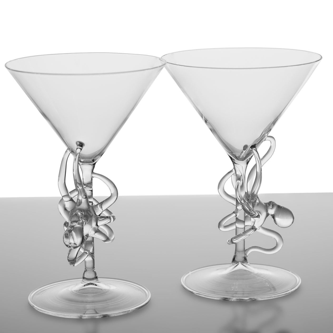 Parte della Collection'S, il bicchiere da Martini Polpo è caratterizzato dall'ipnotica eleganza di un polpo che sembra arrampicarsi sullo stelo del bicchiere. Realizzato con notevole precisione, questo pezzo onora la misteriosa bellezza di queste