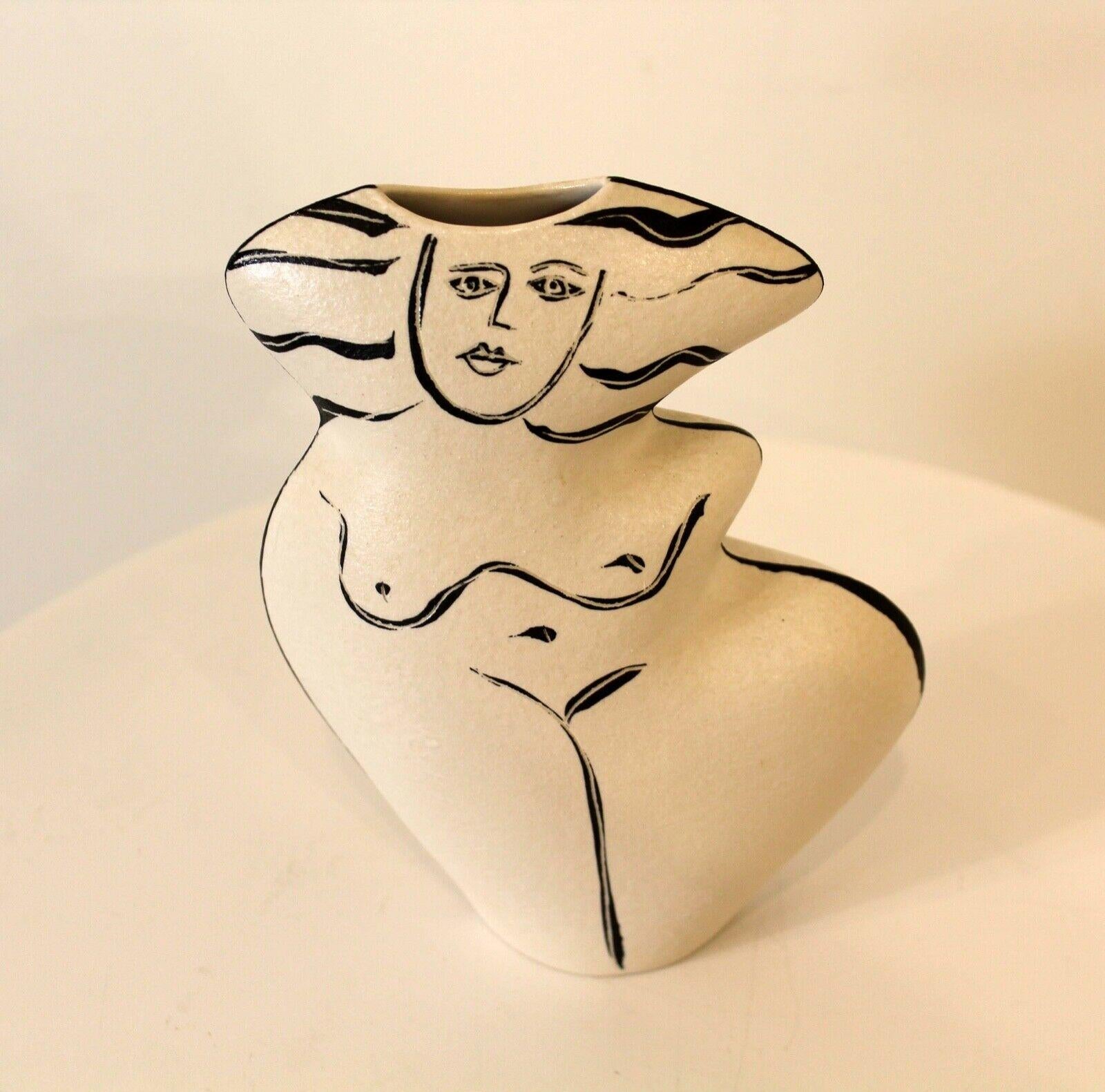 A black on white vase by Donna Polseno depicting a female body along asymmetrical curves on the vessel. nude figural vase by Donna Polseno. Signed ‘Polseno’ to the bottom. In very good condition with no chips.


Dimensions: 5.75w x 2.5d x 7.25h.