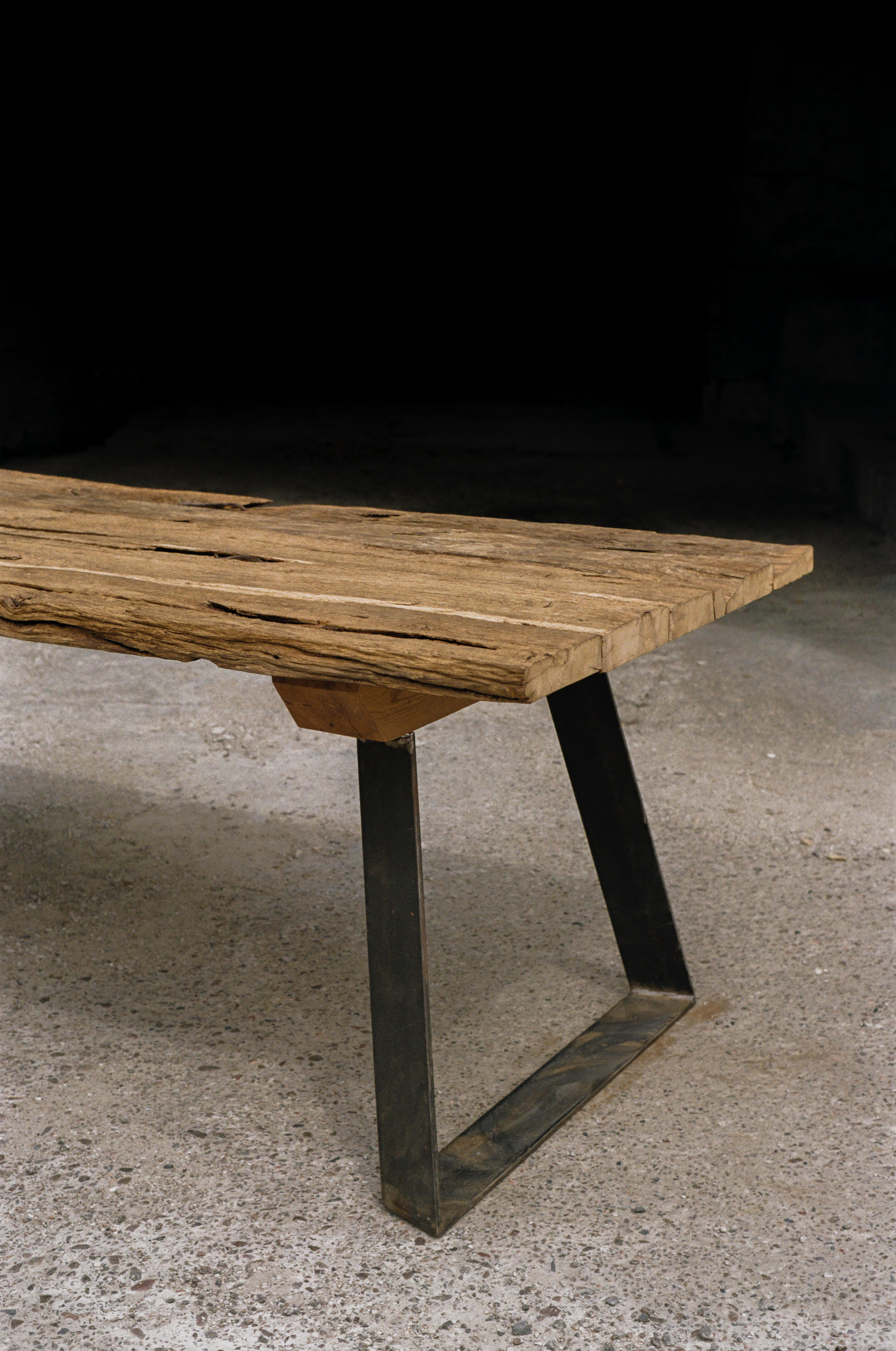Postmoderne Table Poltava par Twenty Second Factory en vente