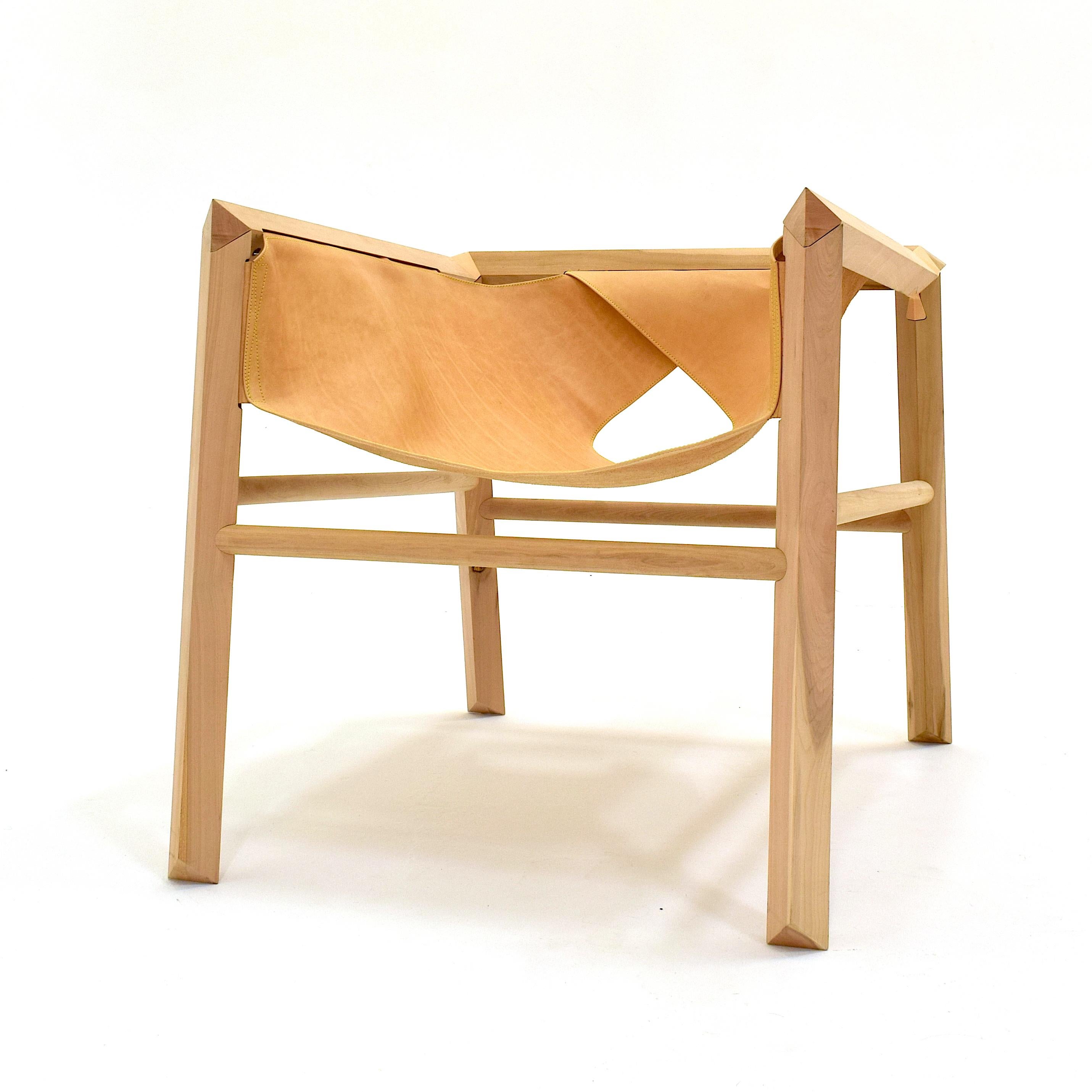Minimalist Lounge armchair in Lenga wood and leather seat For Sale