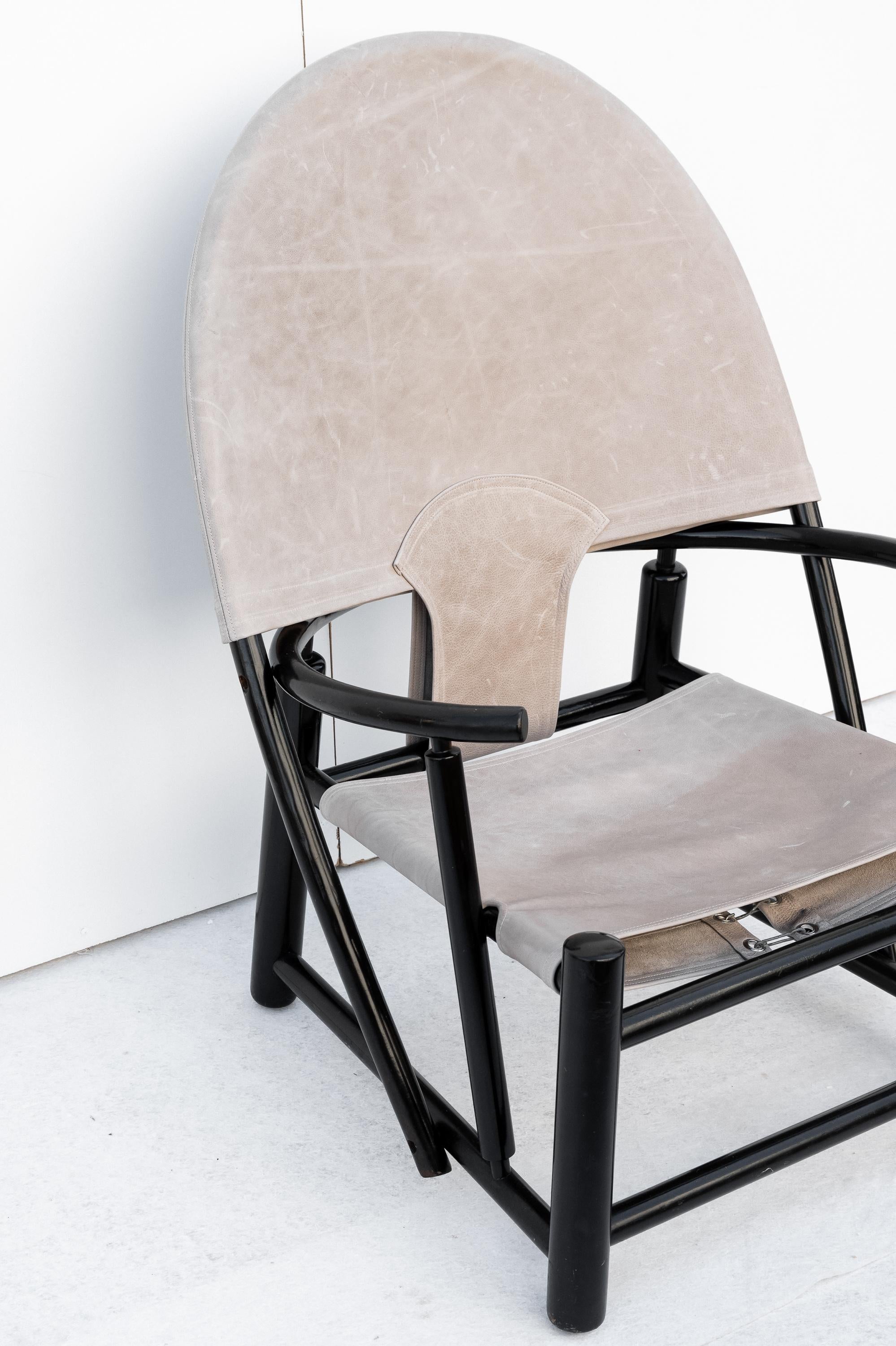 Sillón Circle de Werther Toffoloni y Piero Palange, Made in Italy, 1970s. 
Impresionante Sillón G23 Germa Italia Edición 1960 Circle de Werther Toffoloni y Piero Palange fue fabricado en la década de 1960. Es de madera lacada en negro con