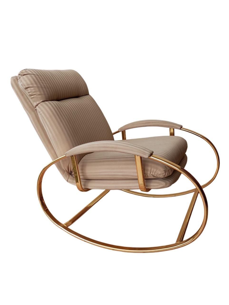 Poltrona a dondolo in ottone e tessuto, design di Guido Faleschini, anni '70 in vendita 2