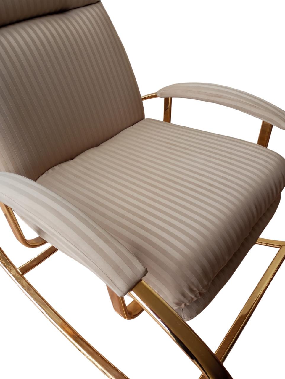 Poltrona a dondolo in ottone e tessuto, design di Guido Faleschini, anni '70 in vendita 3