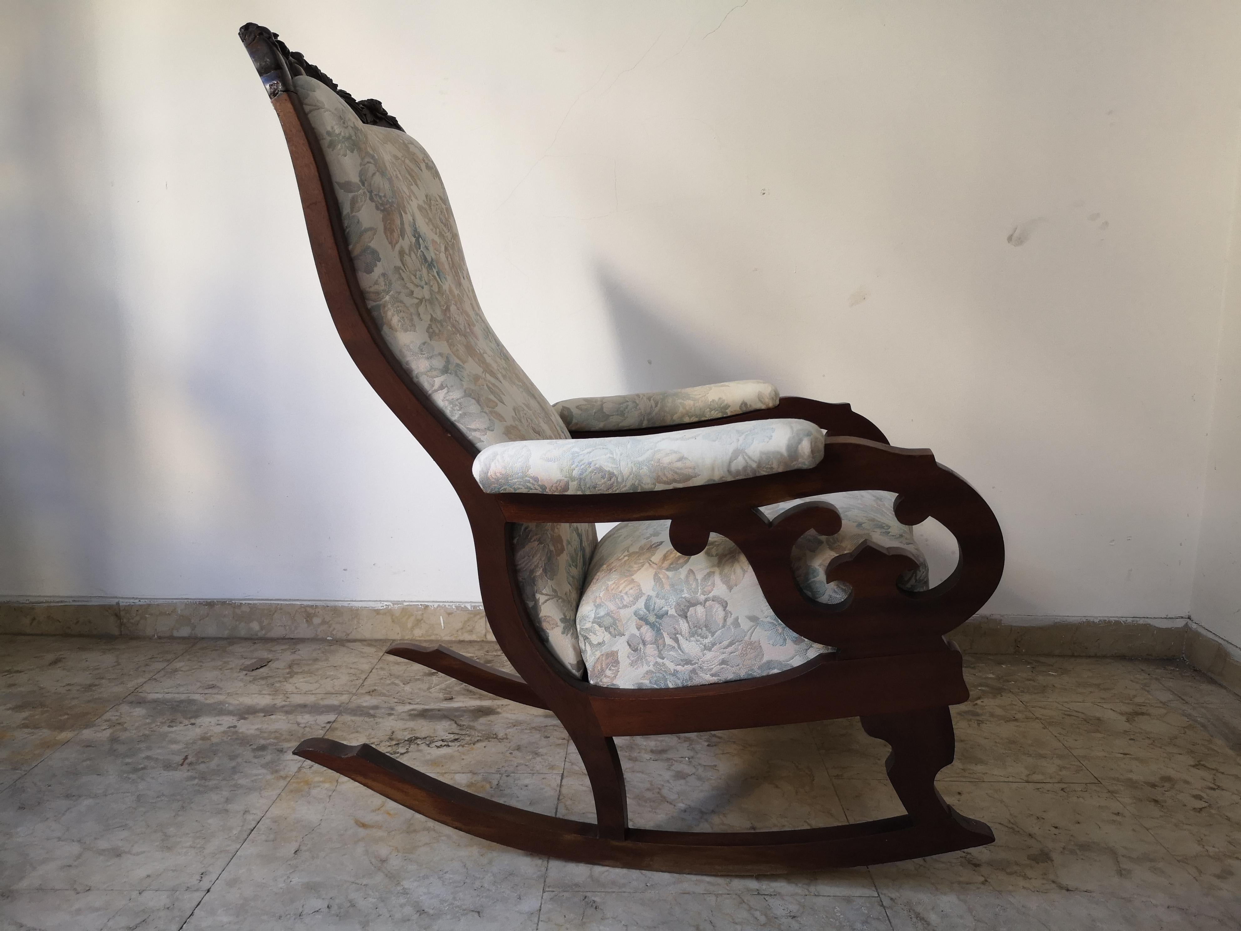 Poltrona a dondolo Luigi Filippo in noce, '800 en Bueno estado para la venta en Catania, IT