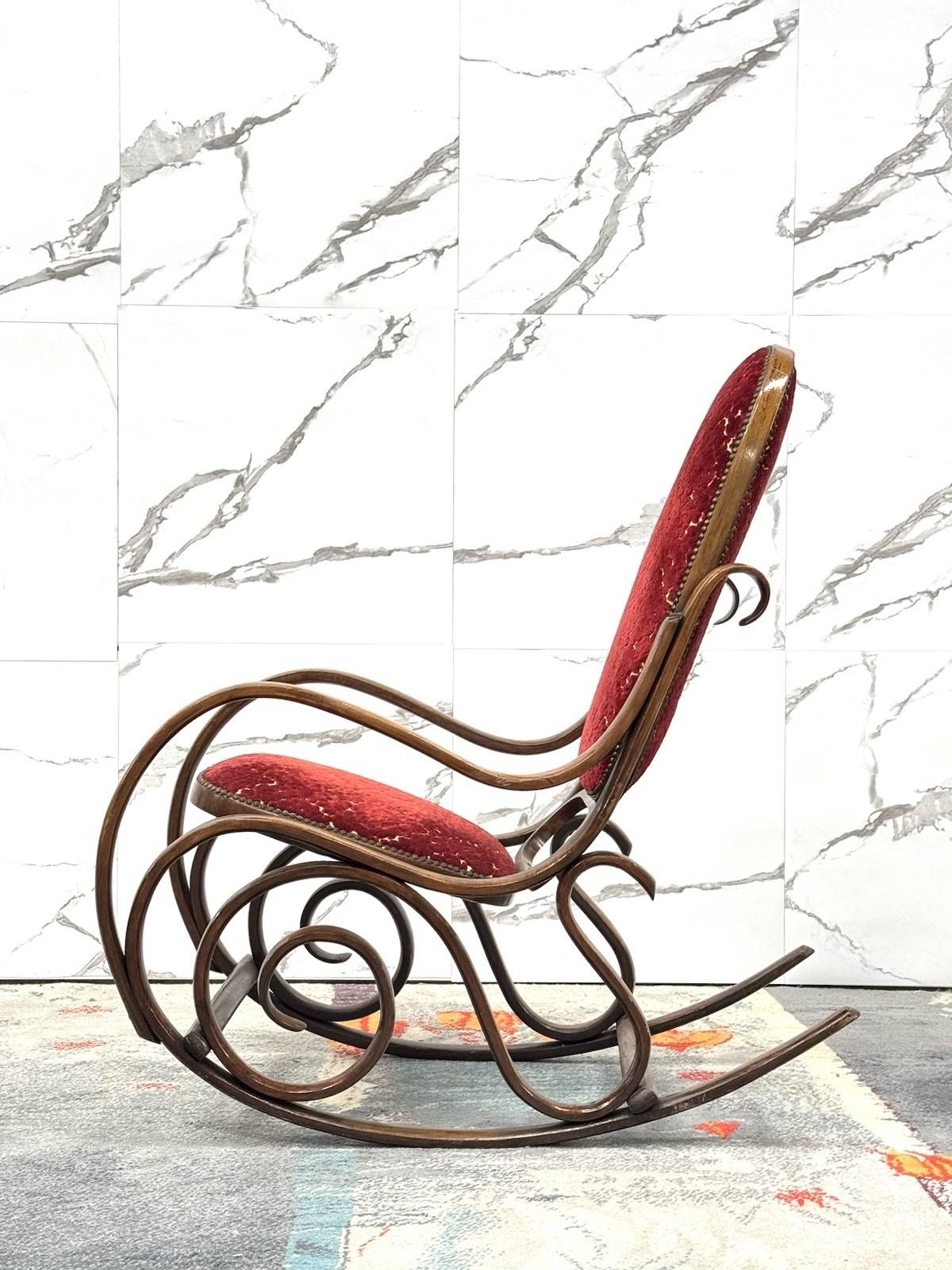Poltrona A Dondolo Thonet Vintage Mid-Century Design (Moderne der Mitte des Jahrhunderts) im Angebot