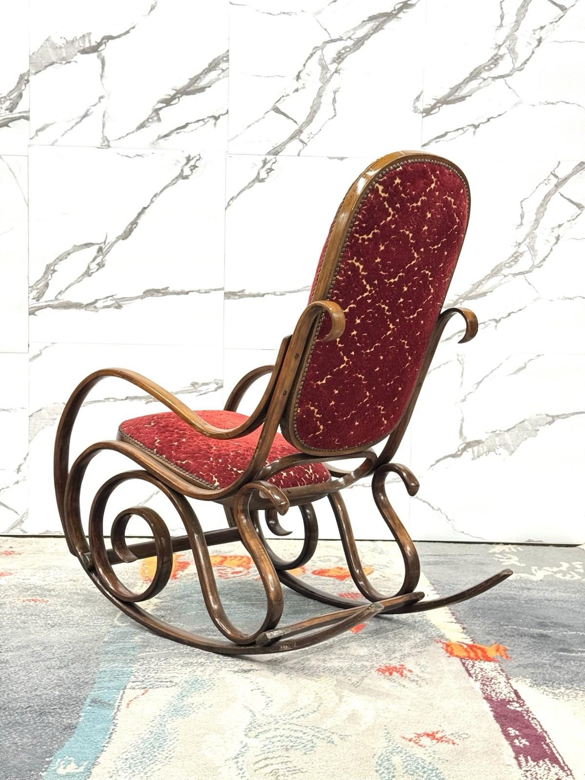 Poltrona A Dondolo Thonet Vintage Mid-Century Design (French) im Angebot