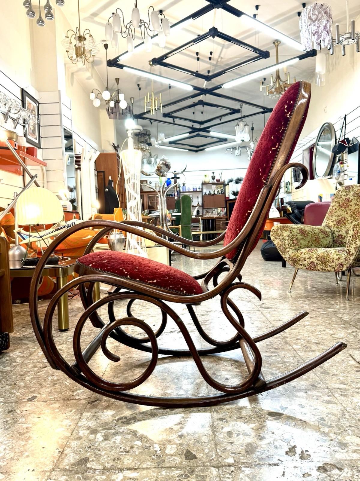 Poltrona A Dondolo Thonet Vintage Mid-Century Design In condizioni buone in vendita a Taranto, IT