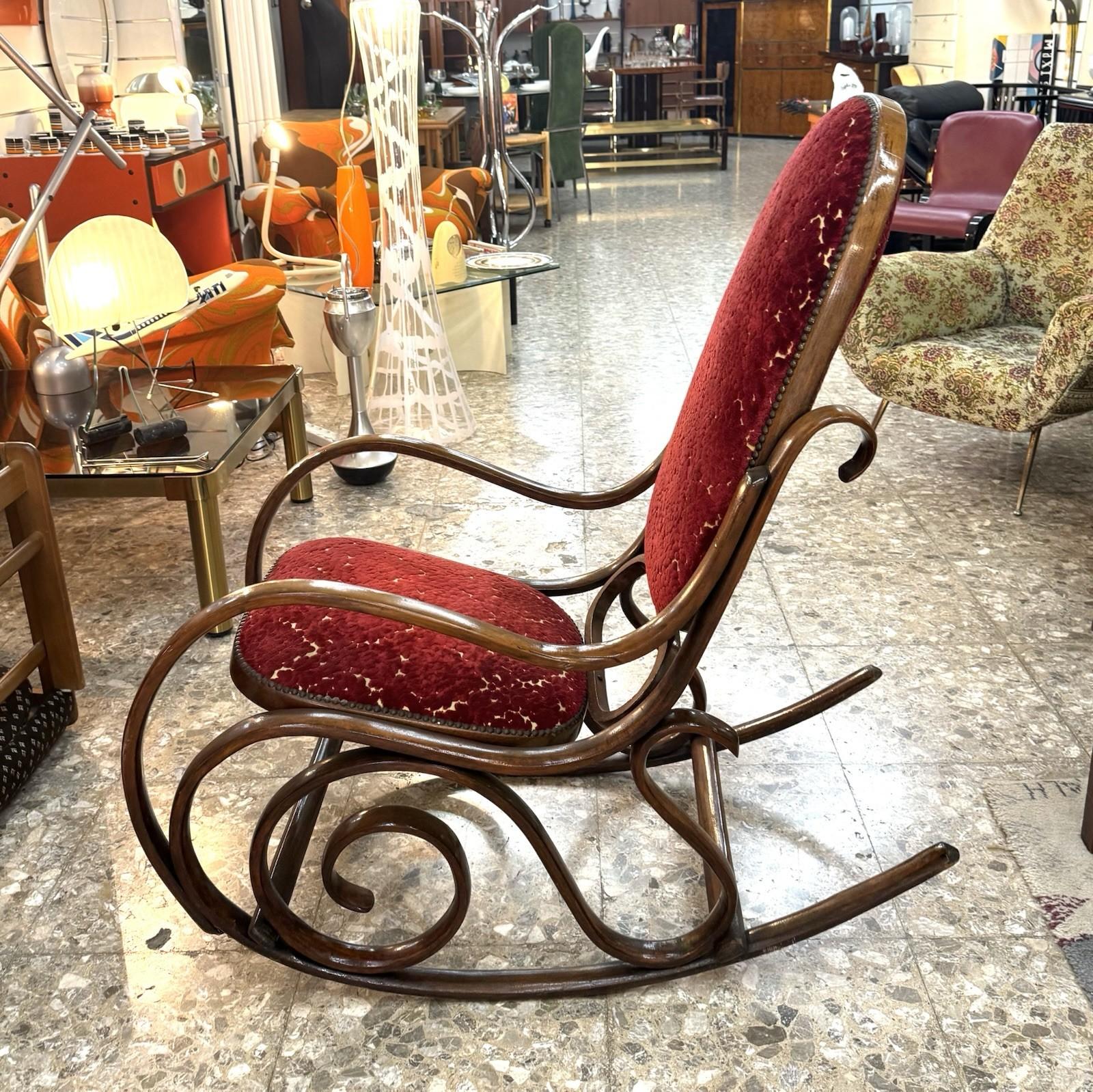 Mid-20th Century Poltrona A Dondolo Thonet Vintage Mid-Century Design in vendita