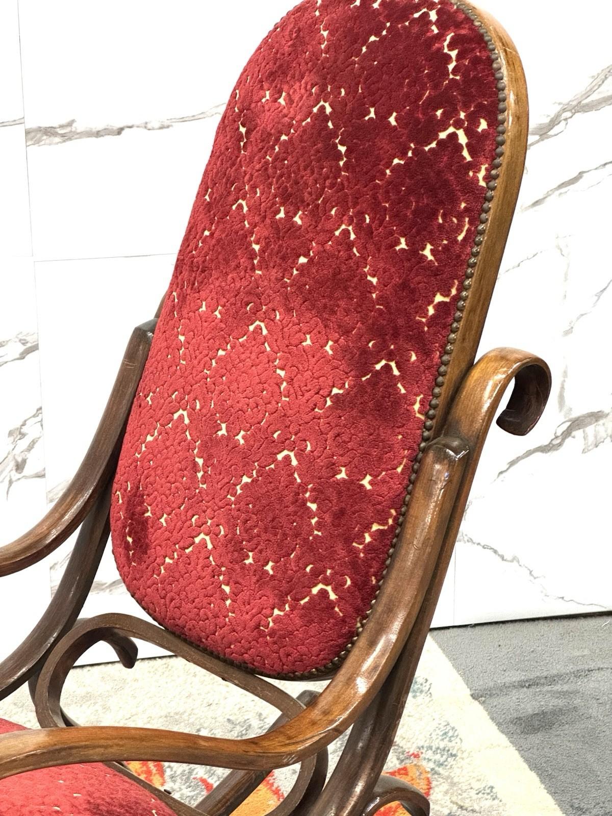 Poltrona A Dondolo Thonet Vintage Mid-Century Design (Stoff) im Angebot