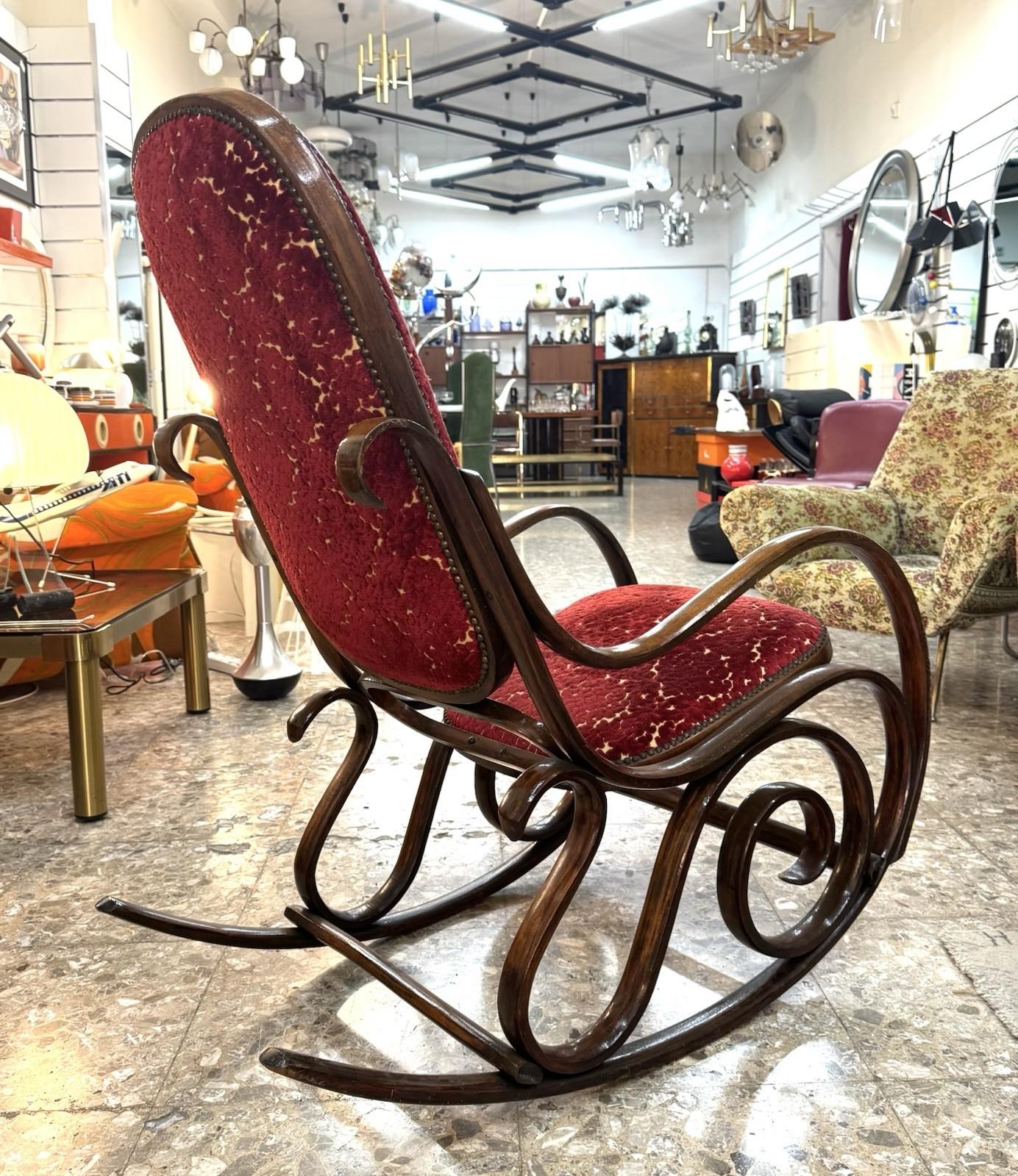 Poltrona A Dondolo Thonet Vintage Mid-Century Design in vendita 2