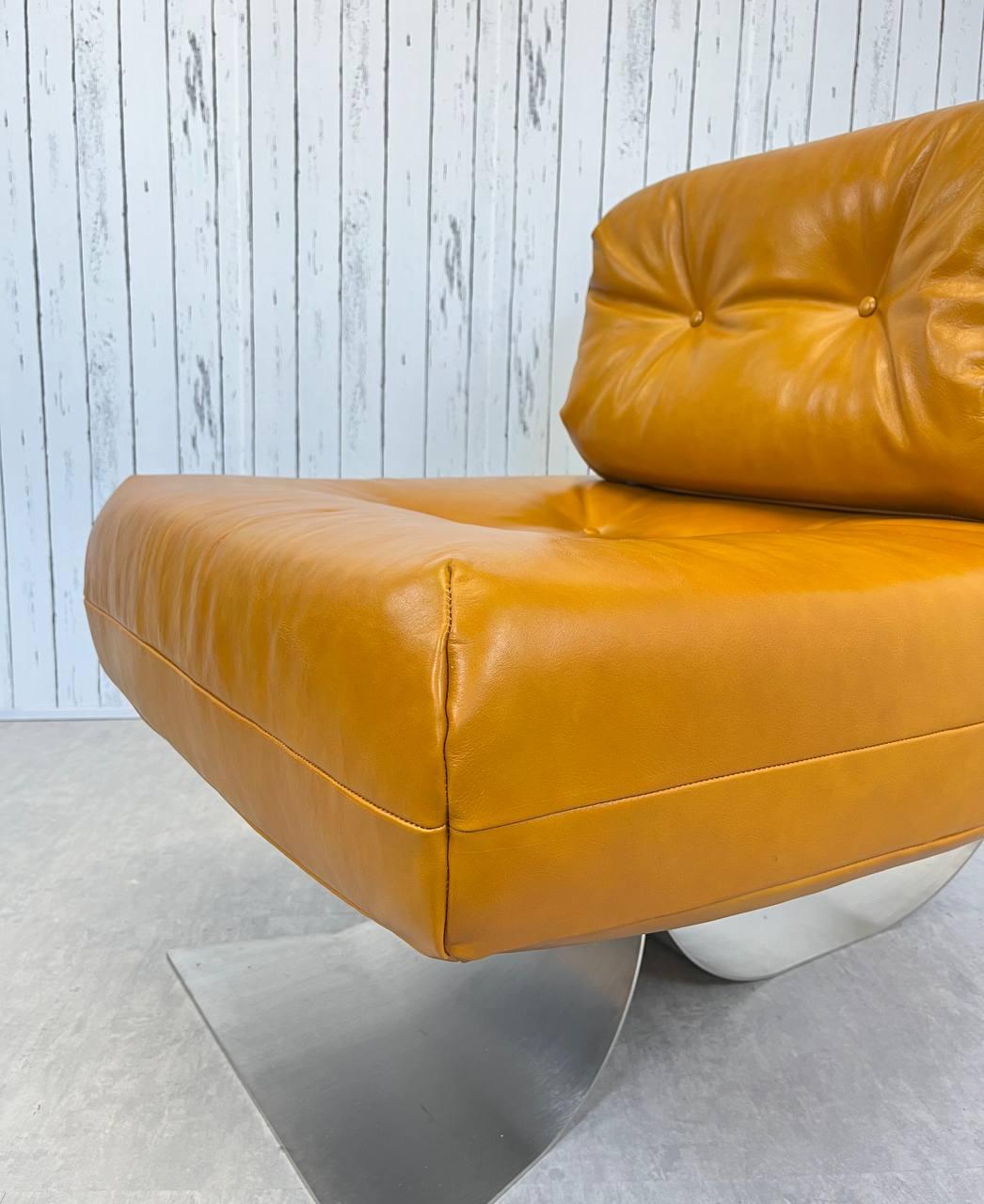 High Armchair Mobilier International Oscar Niemeyer In Good Condition For Sale In Minerbio, BO