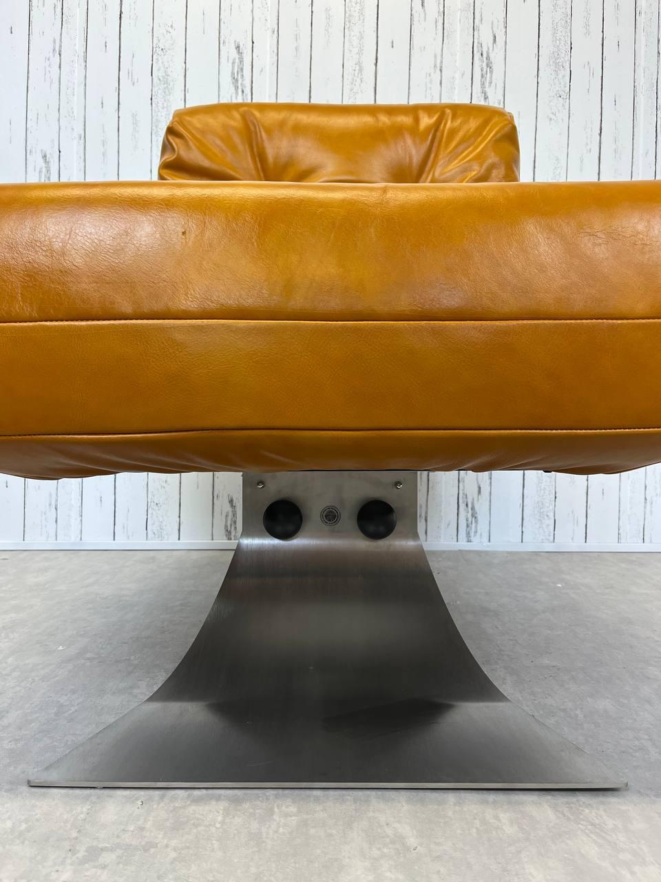 High Armchair Mobilier International Oscar Niemeyer For Sale 3