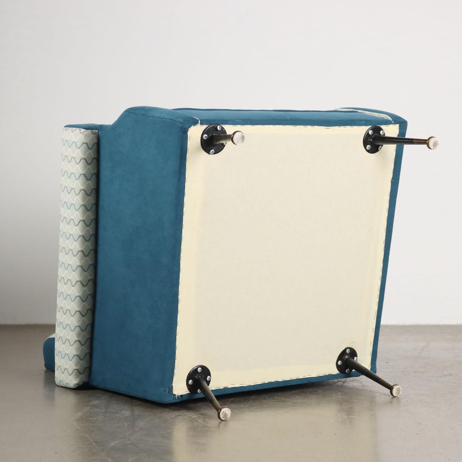 Fauteuil des années 50-60 en tissu blanc et bleu clair en vente 4
