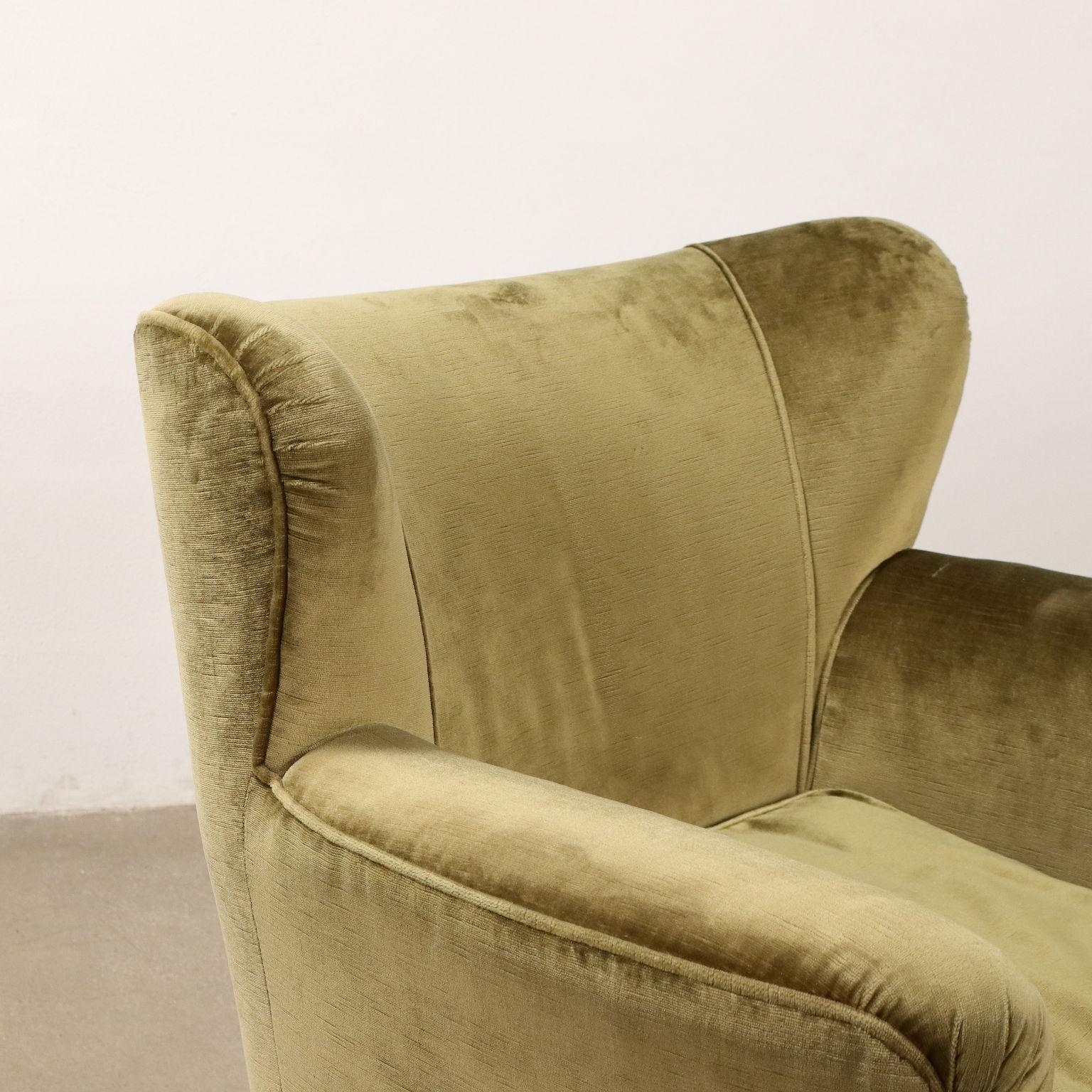 Mid-Century Modern 1950s green velvet armchair For Sale