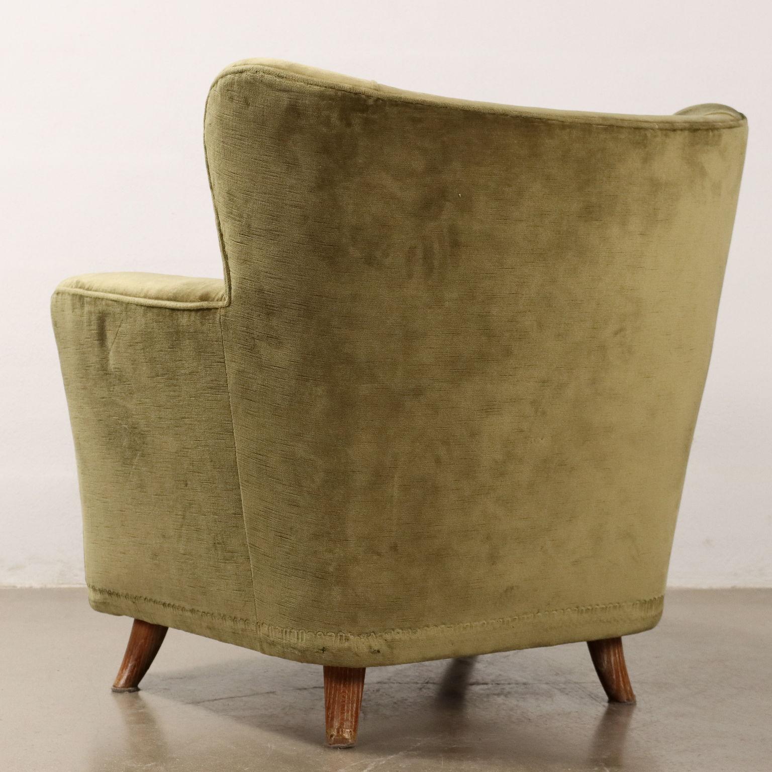 1950s green velvet armchair For Sale 1
