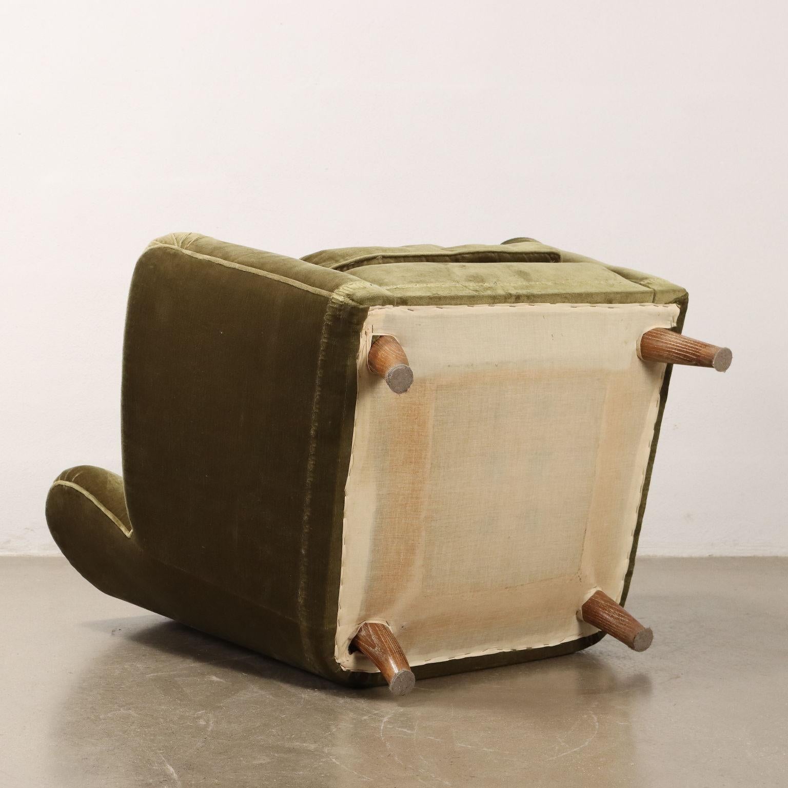1950s green velvet armchair For Sale 2