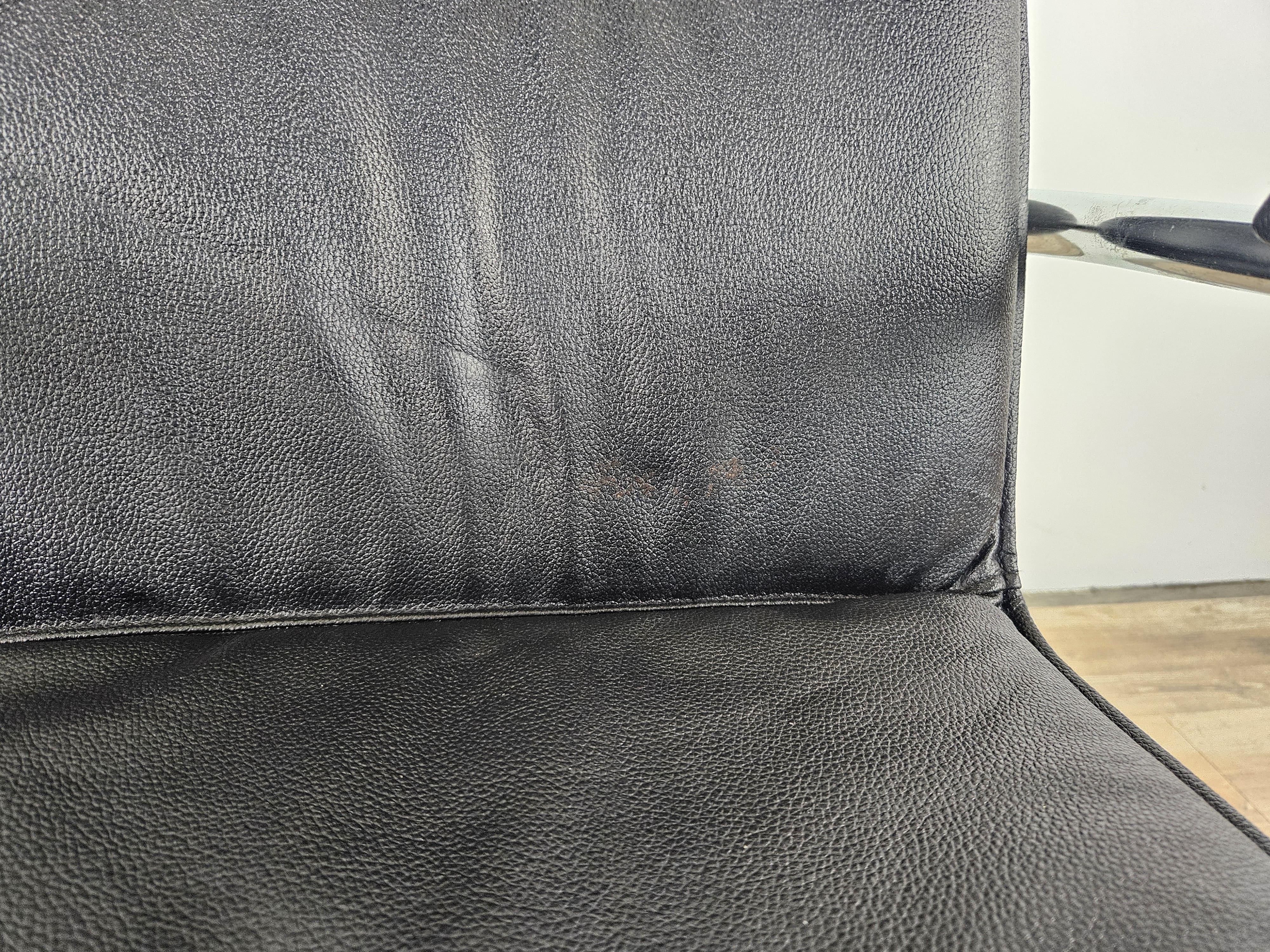 1970s armchair made of tubular steel and black faux leather For Sale 8