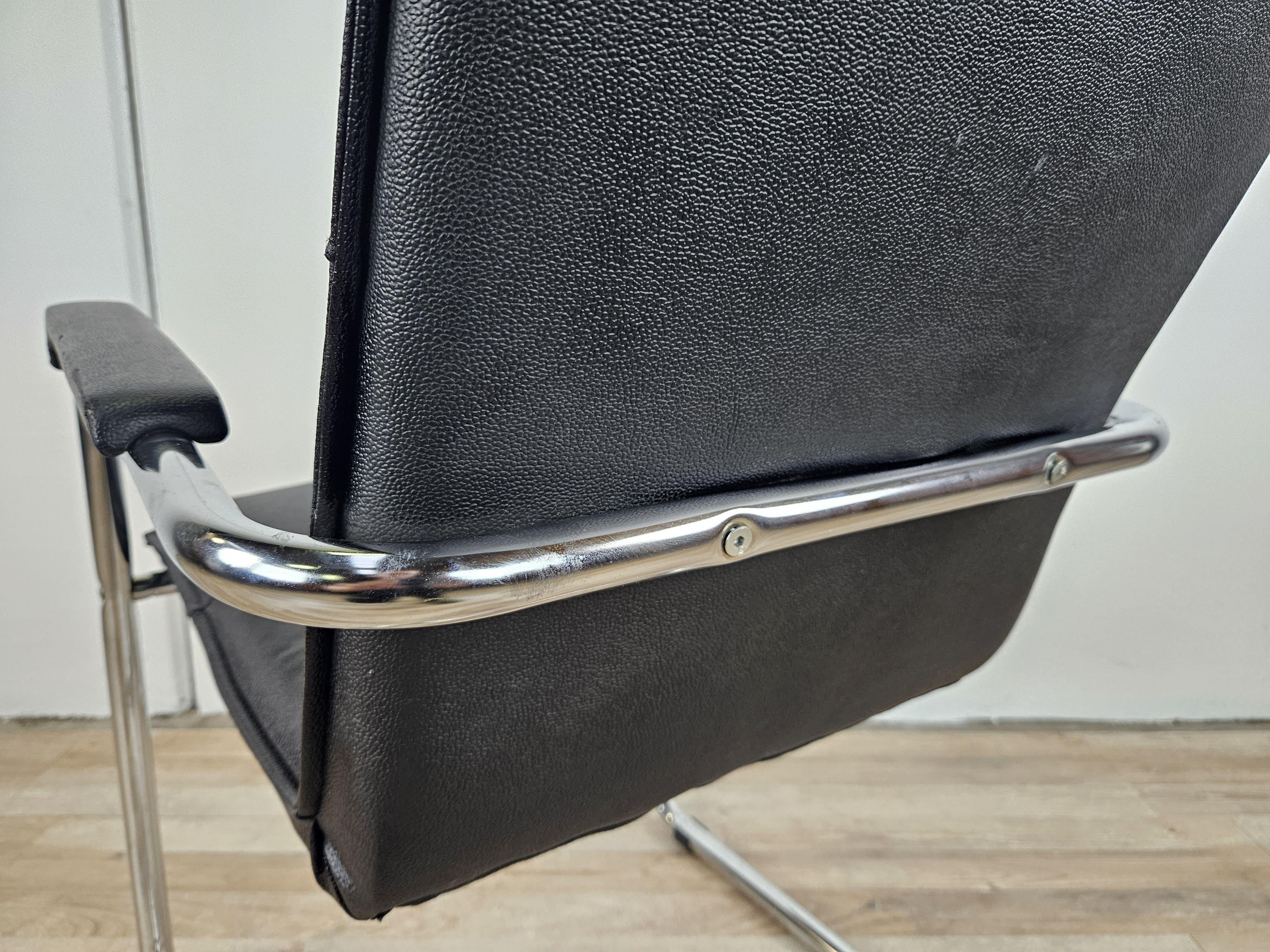 1970s armchair made of tubular steel and black faux leather For Sale 13