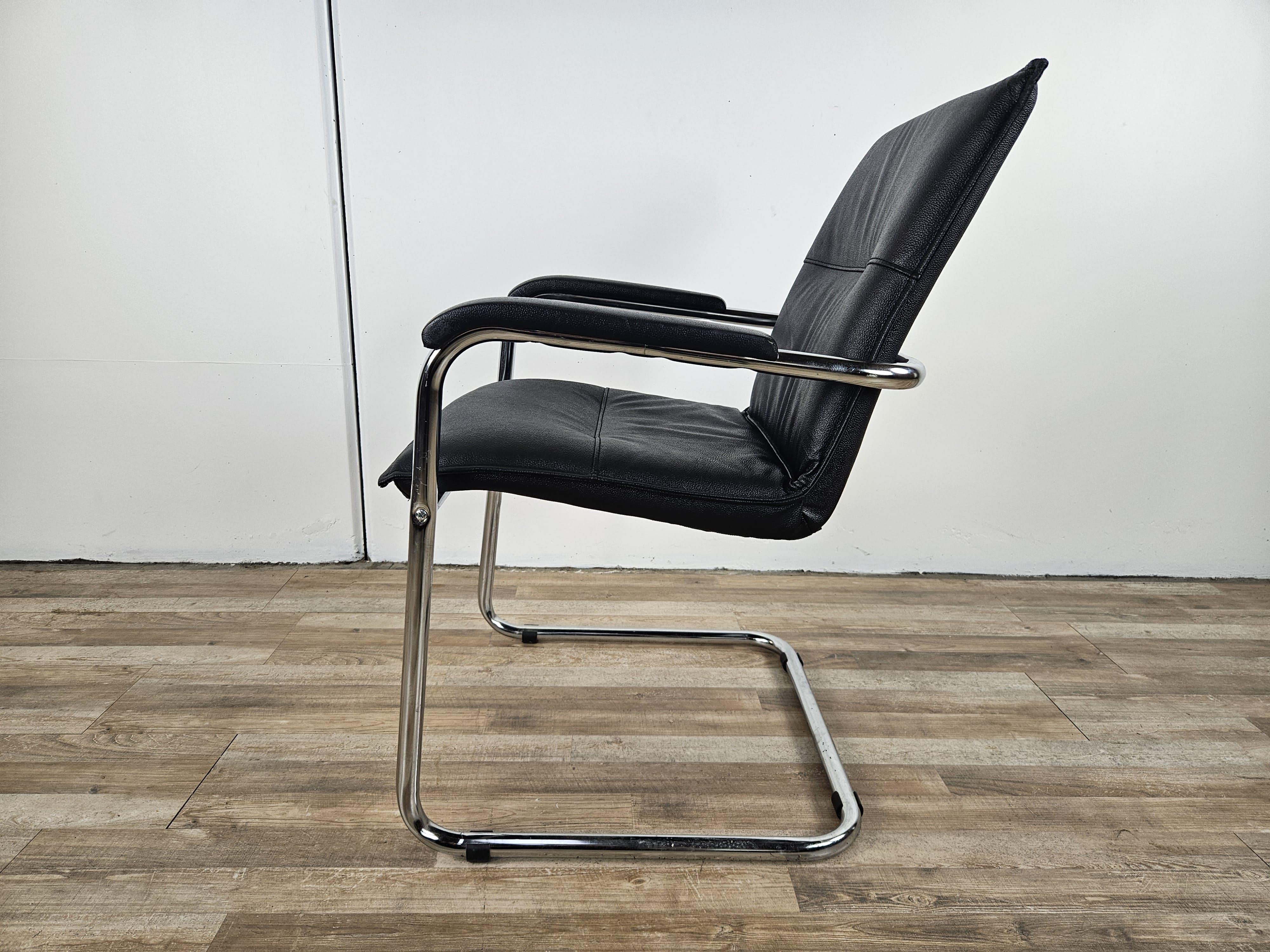 Italian 1970s armchair made of tubular steel and black faux leather For Sale