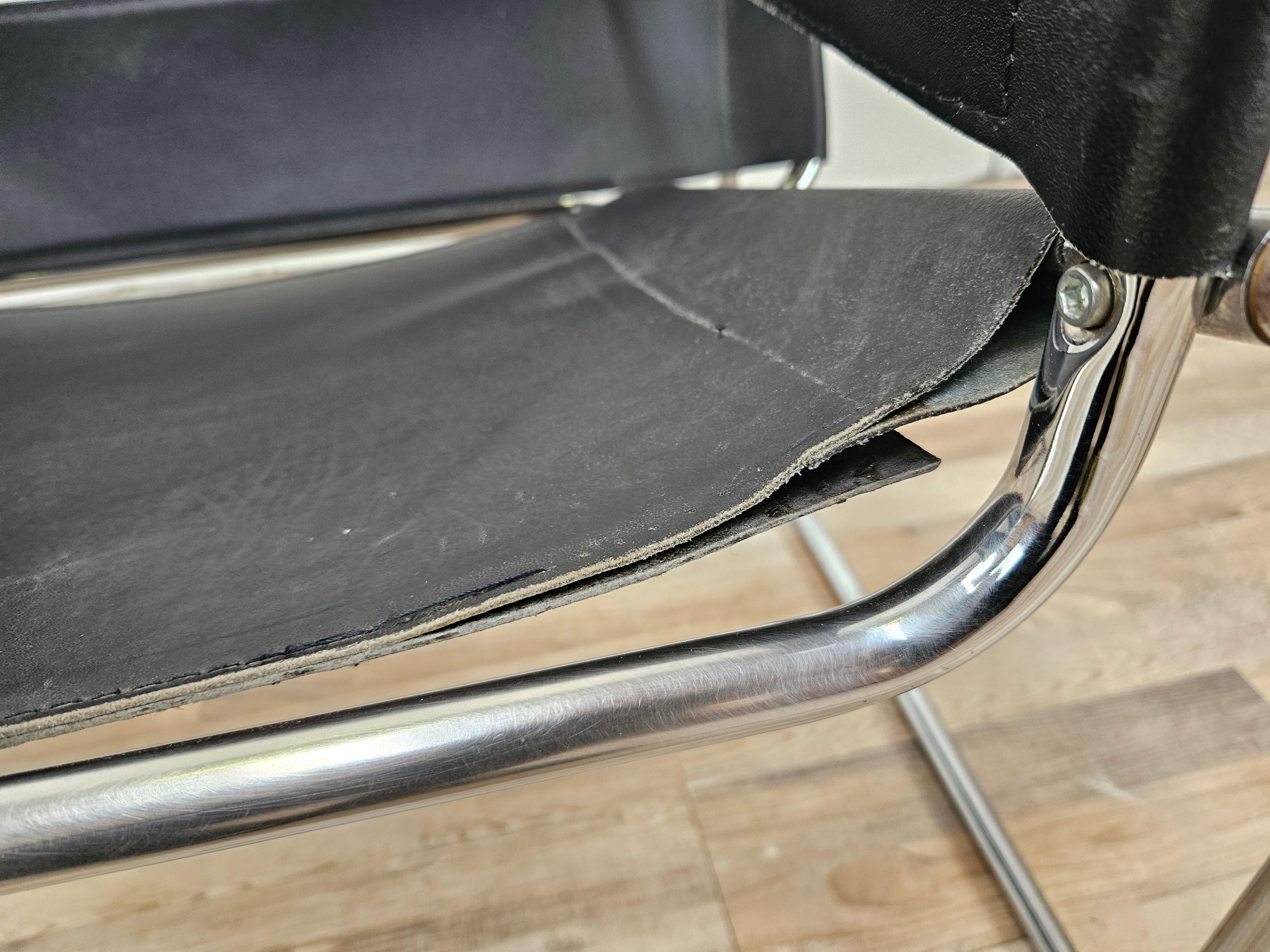 1970s armchair made of chrome tubing and black leather For Sale 8