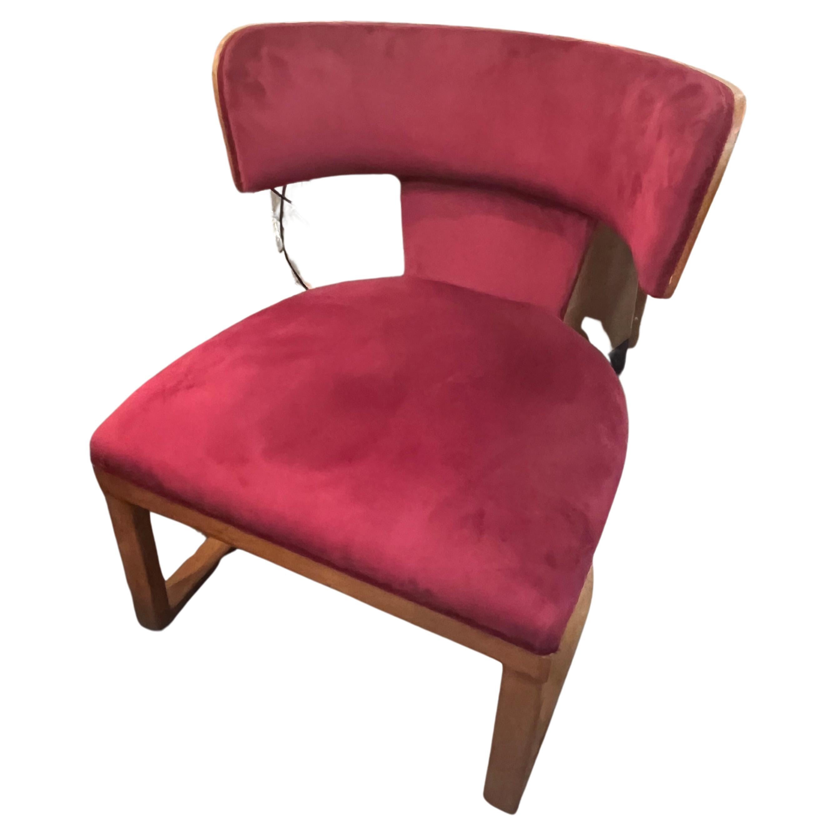 Rare Art Deco Armchair by Ernesto Lapadula with Walnut wood frame and Fuchsia Velvet.
The armchair designed by Ernesto Lapadula from the Italian Art Deco period, circa 1930. 
features a walnut frame with a curved wooden back that extends along the