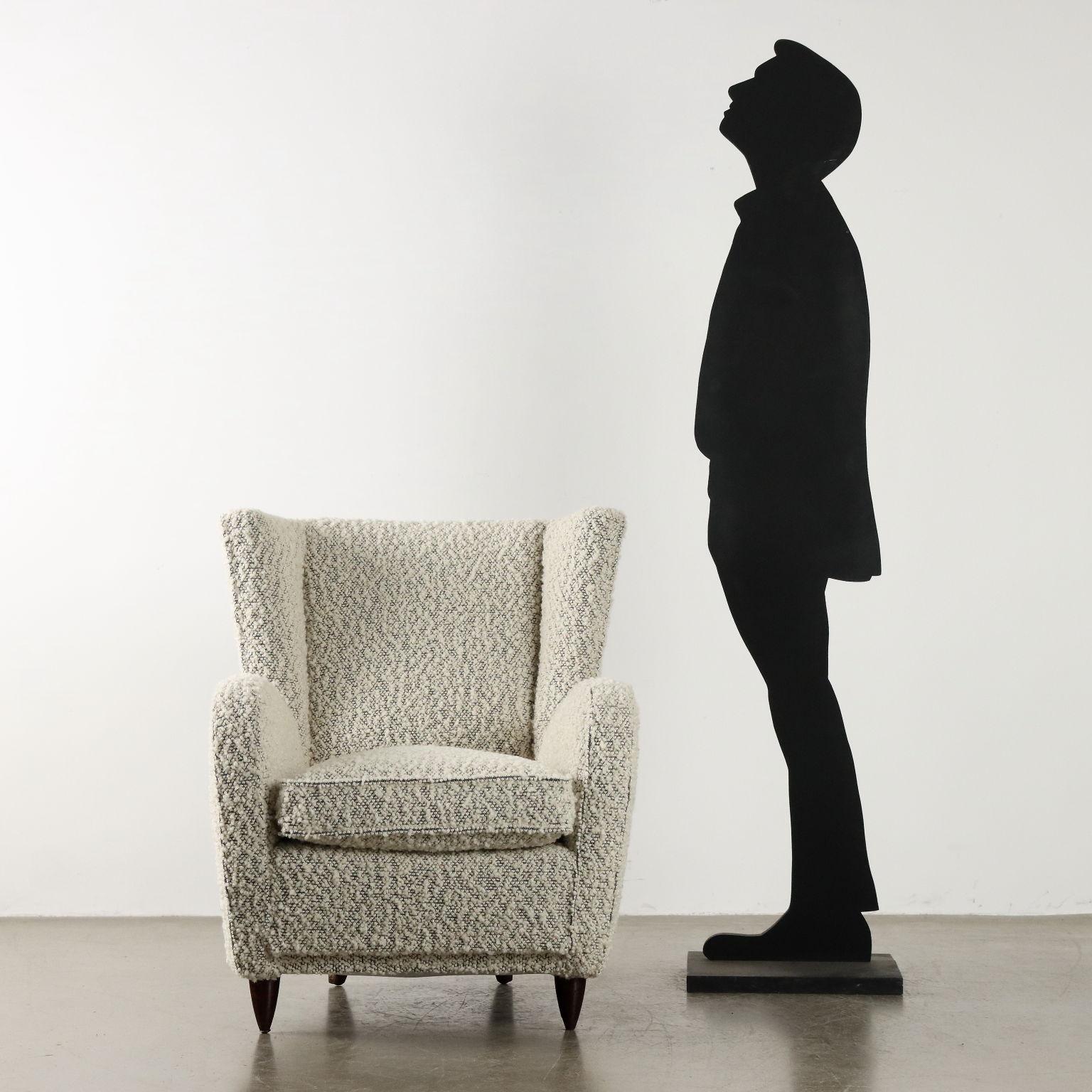 Fauteuil, garniture à ressorts avec coussin de plumes, revêtement en tissu (non original de l'époque), pieds en bois. Très bon état, entièrement restauré. 