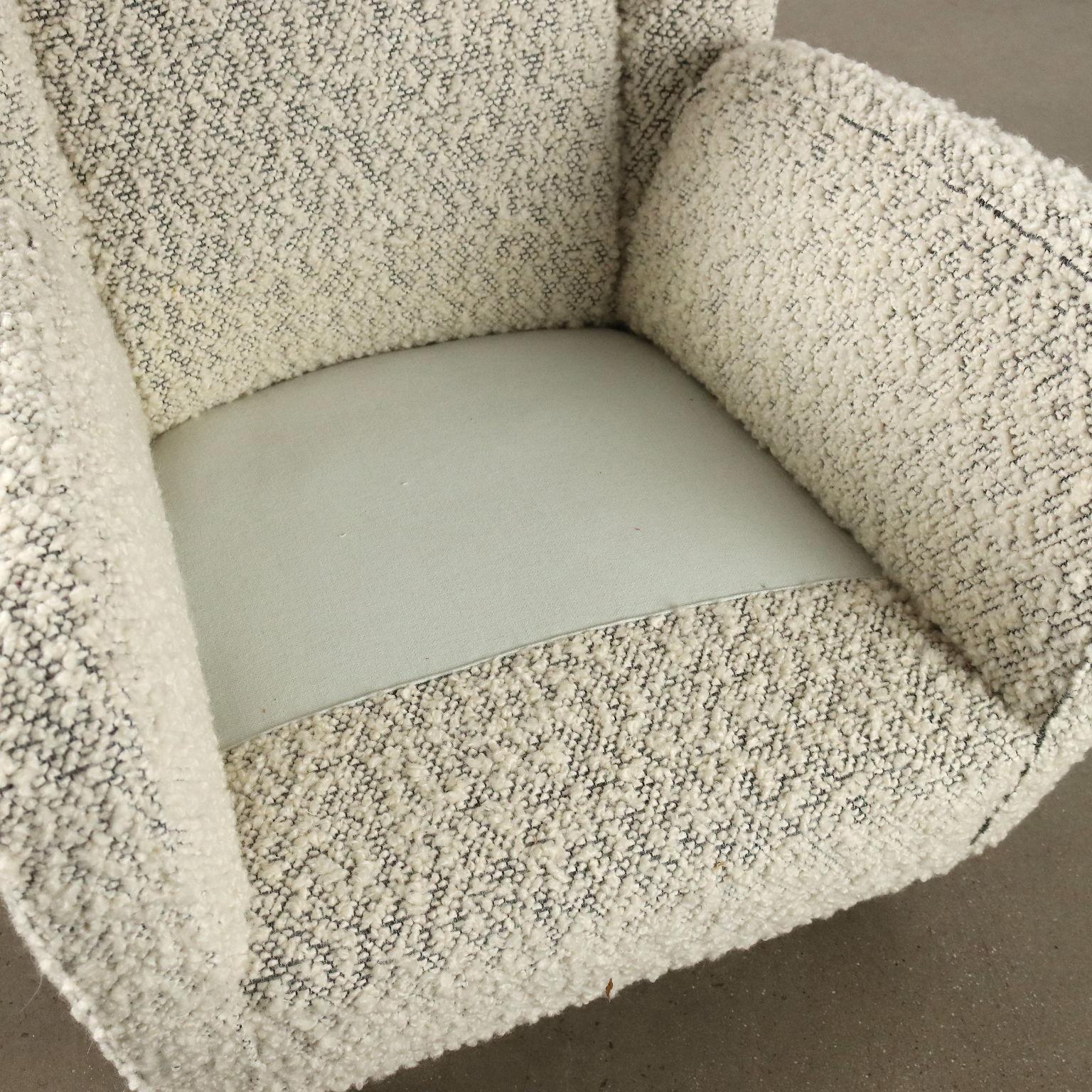 Fauteuil Bergère blanc glacé des années 1950 en vente 2