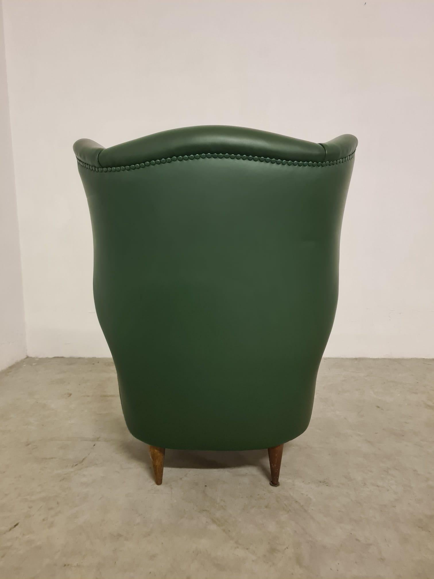 Cuir Fauteuil Bergère en cuir vert en vente