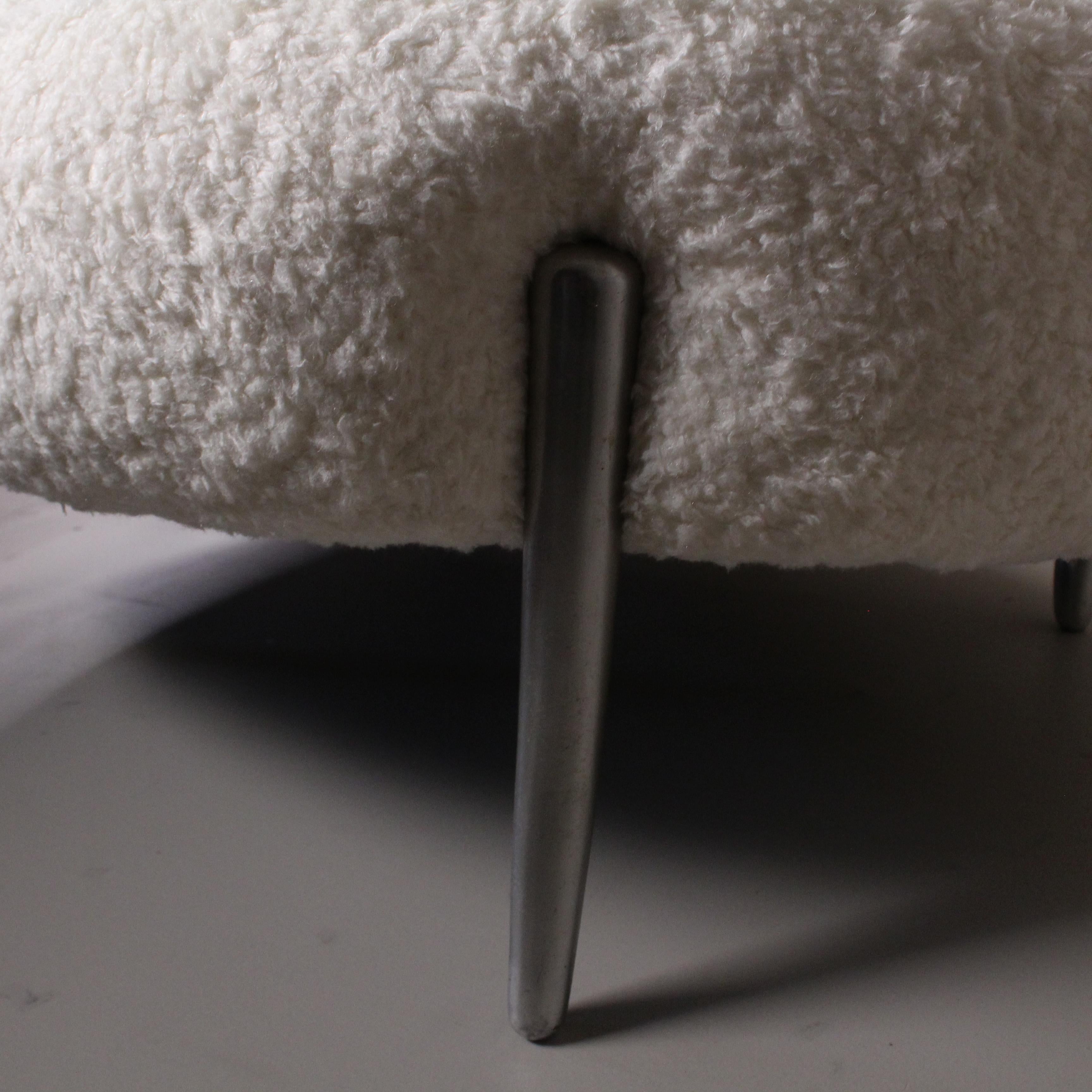 White Bouclet armchair, Manifattura Italiana, 1990 Circa For Sale 7