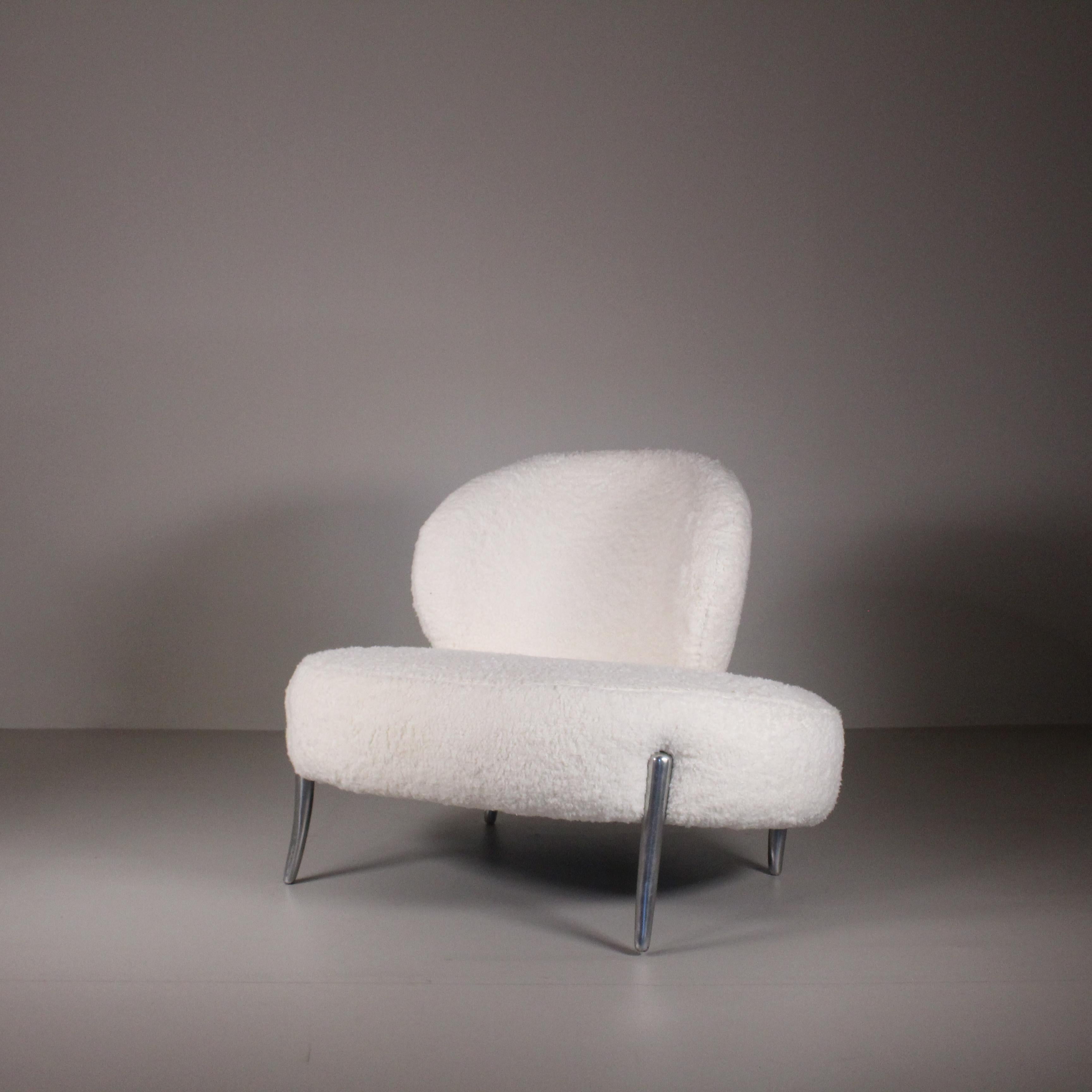 Condition: Good - Restored
Materials: Boucle, Steel
Era: 1990
Measurements: 104x90x79 cm
Style: Post Modern
Seat height: 43 cm. 