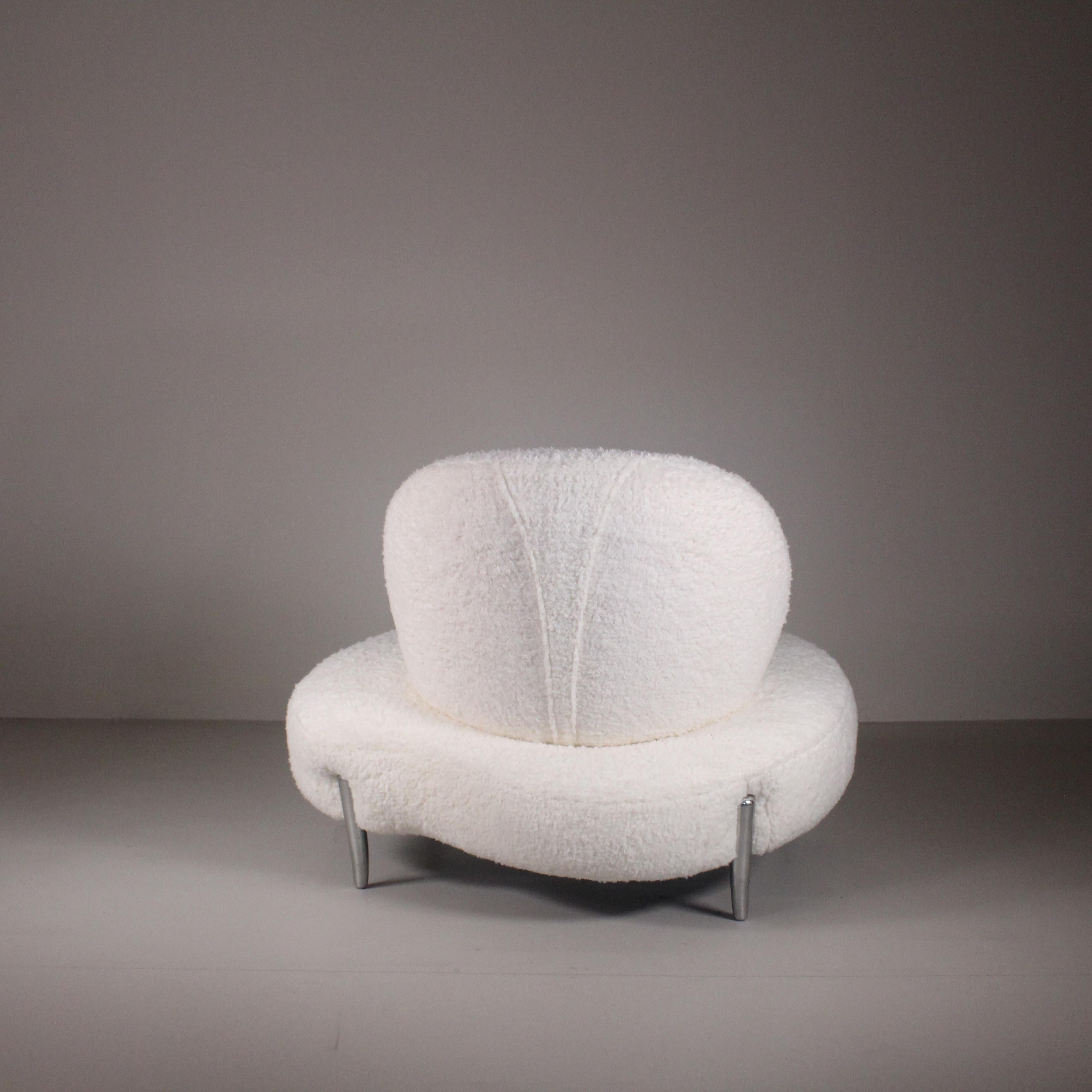 White Bouclet armchair, Manifattura Italiana, 1990 Circa In Good Condition For Sale In Milano, Lombardia