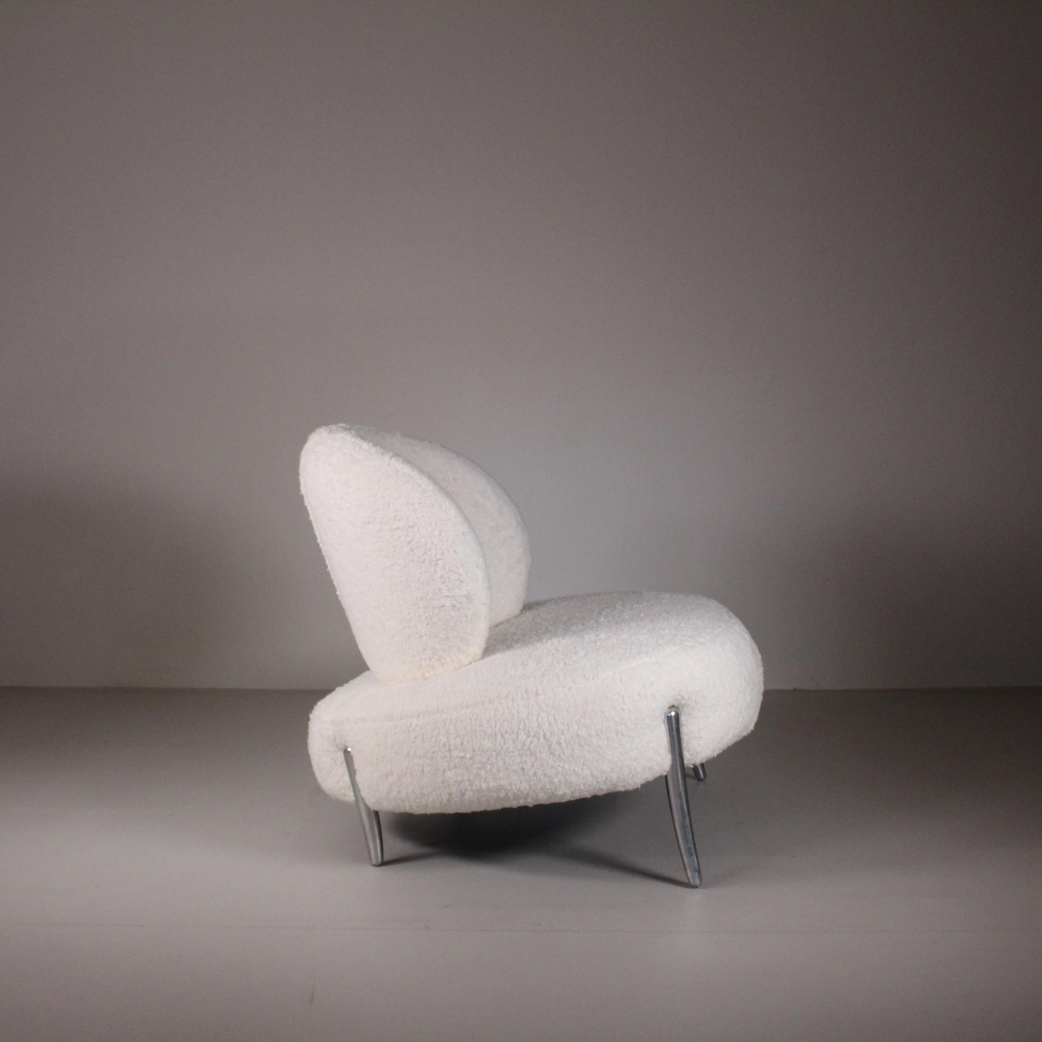 Late 20th Century White Bouclet armchair, Manifattura Italiana, 1990 Circa For Sale