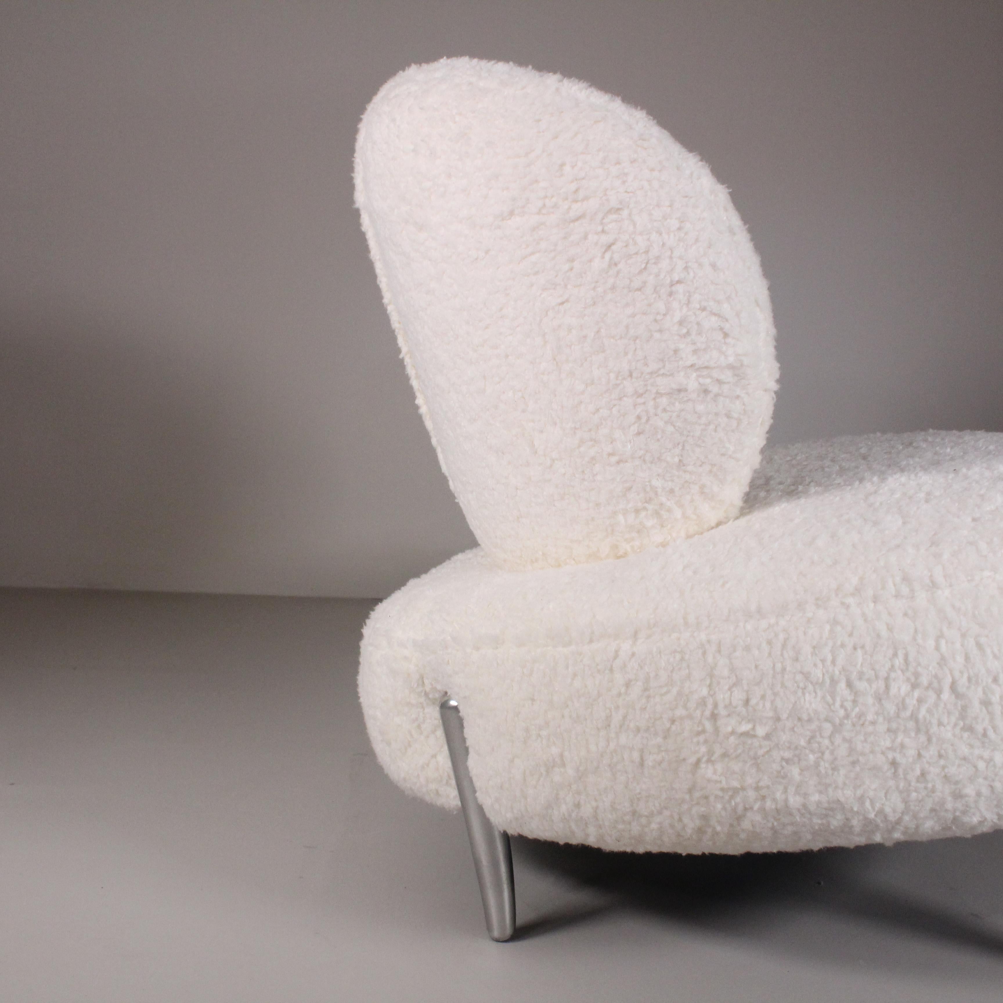 White Bouclet armchair, Manifattura Italiana, 1990 Circa For Sale 1