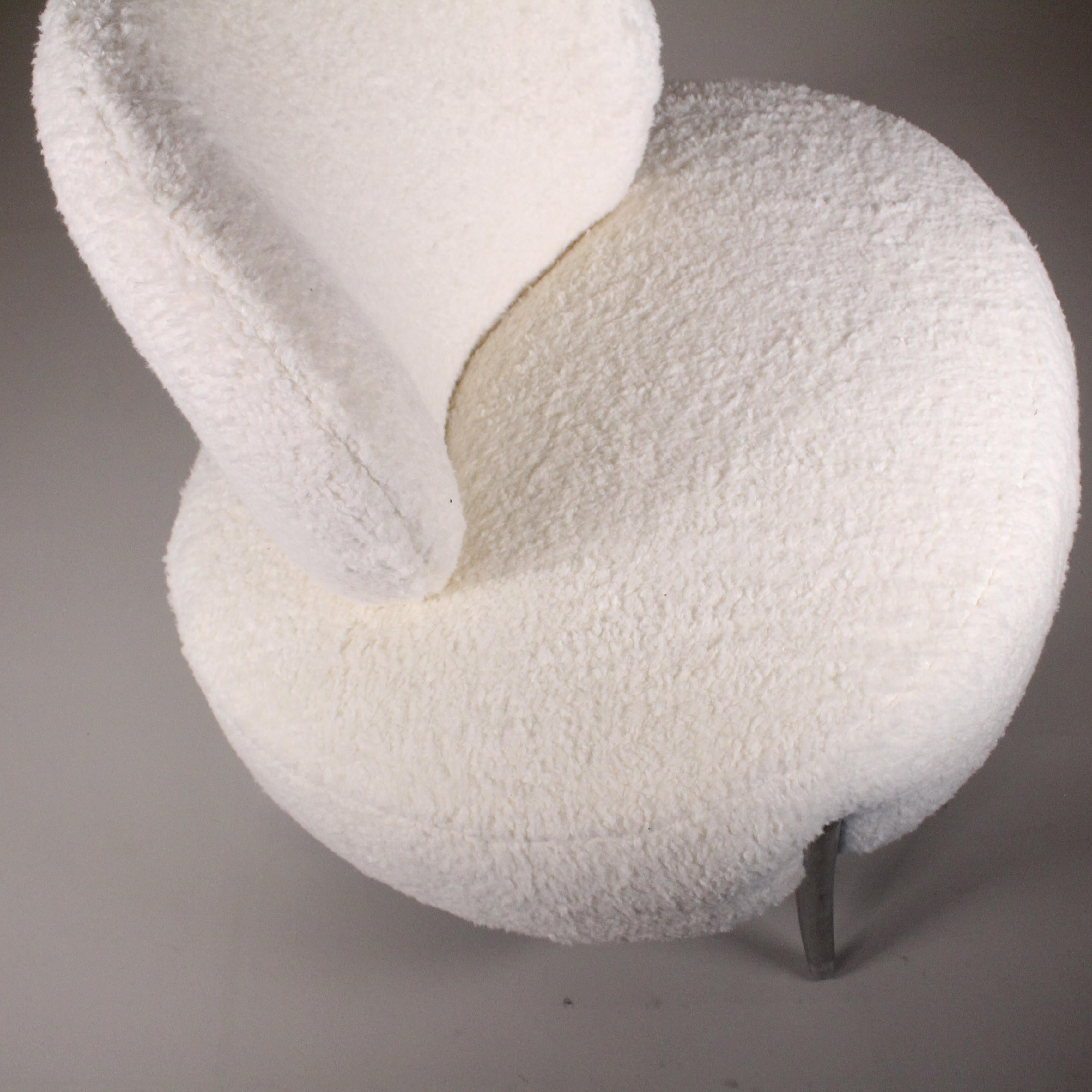 White Bouclet armchair, Manifattura Italiana, 1990 Circa For Sale 3