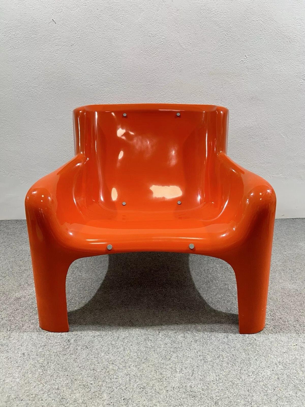 Carlo Bartoli Arflex Gaia 1960's Space Age Armchair.


Very rare and wonderful Gaia model armchair by Carlo Bartoli for Arflex from the 1960s.


Entirely fiberglass structure, orange color.


There is the absence of a pillow. (Please see