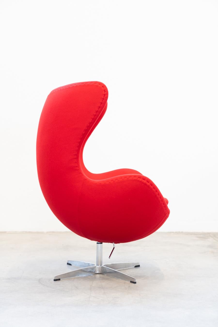 EGG CHAIR armchair with ottoman 1980/1990		 In Good Condition For Sale In Manzano, IT